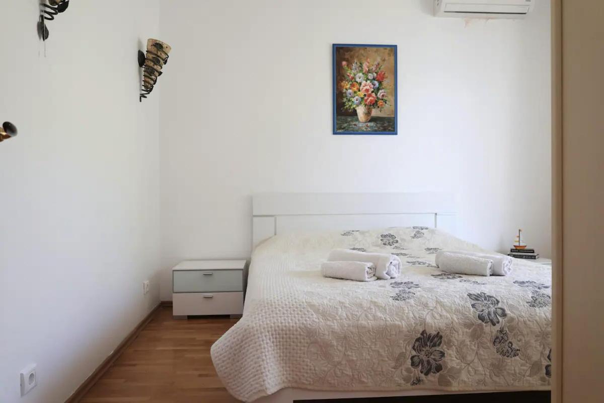 Spacious Seaside Villa view 5