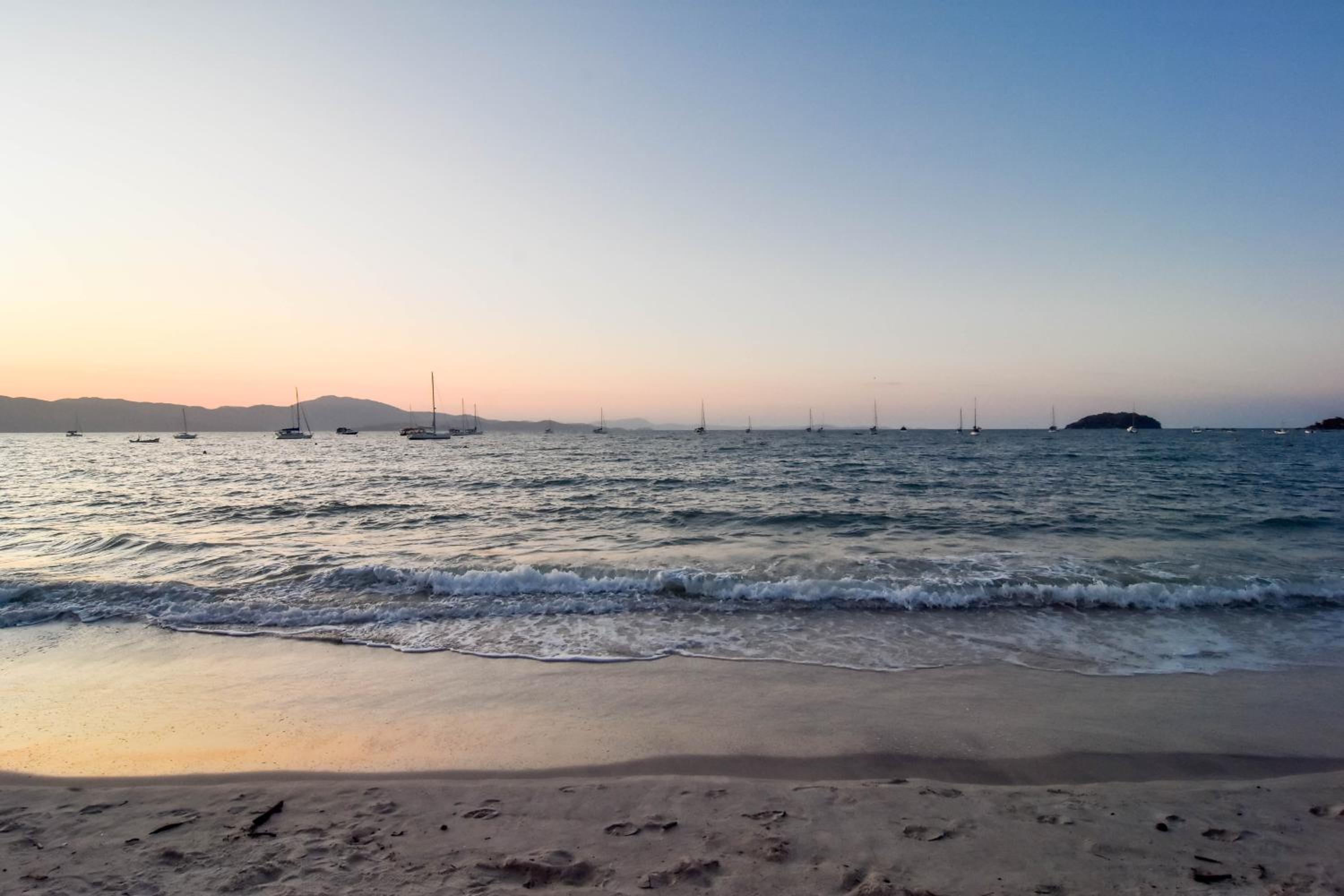 Apto em Canasvieiras com vista para o mar MW5560