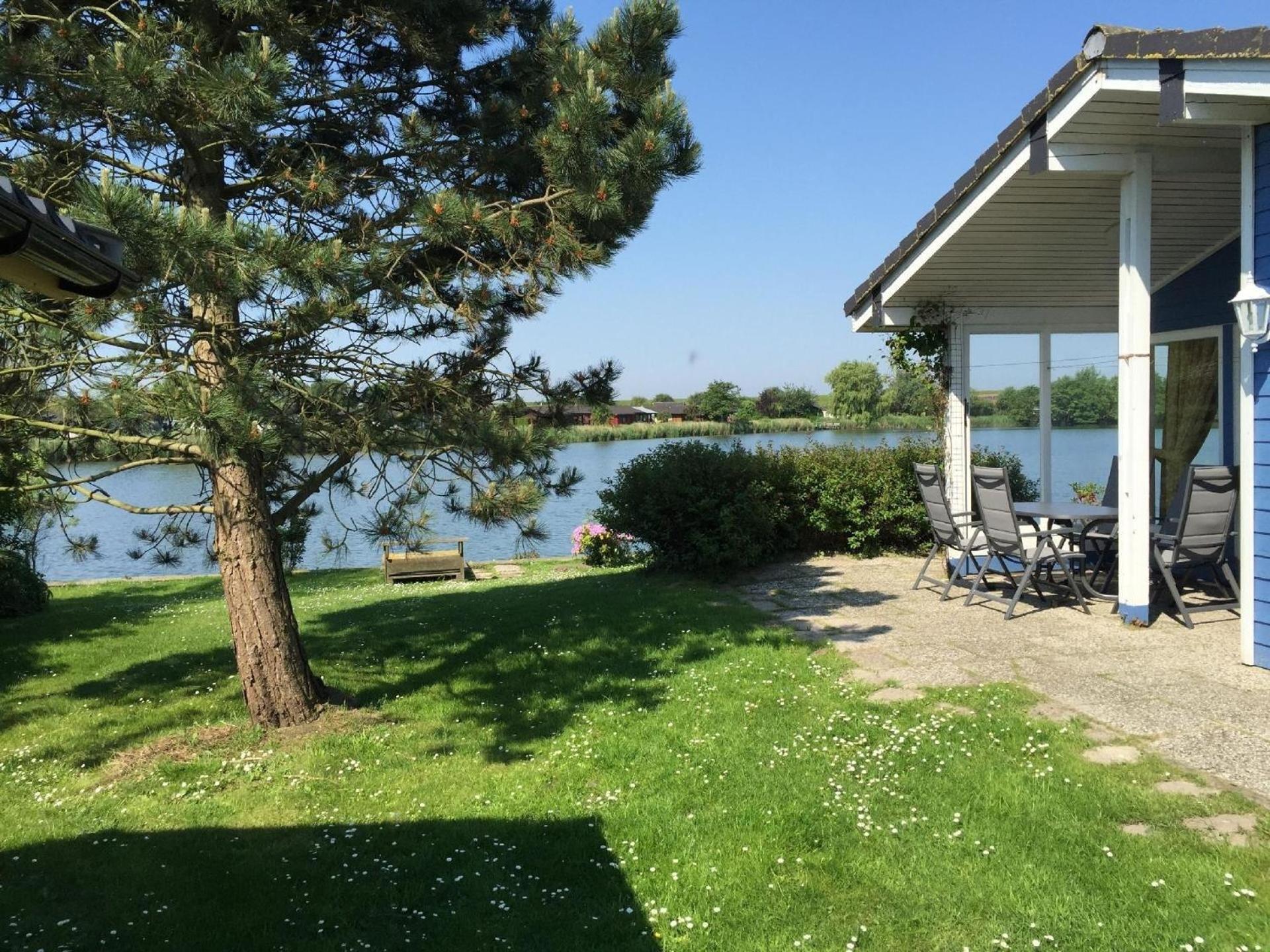Ferienhaus direkt am Binnensee mit eigenem Steg