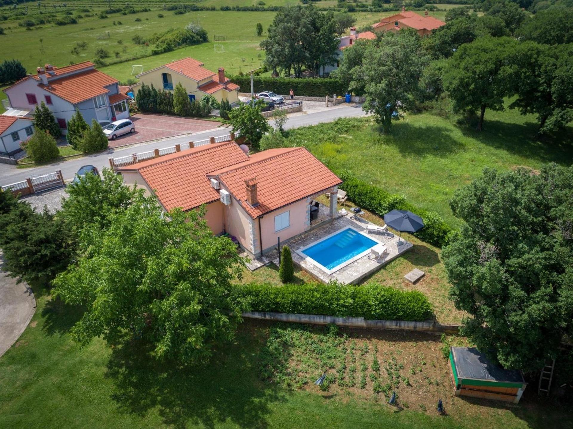 Ruhiges Haus im Grünen mit Privatpool view 3