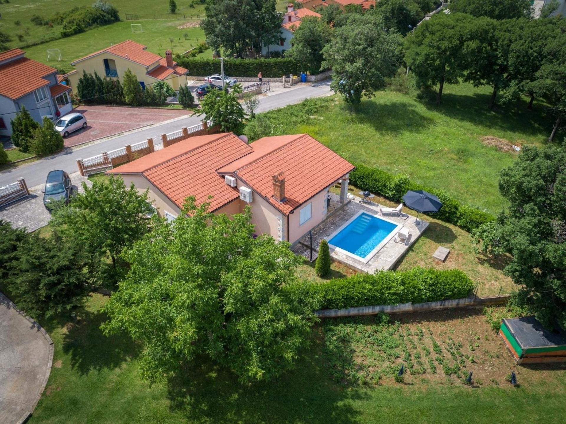 Ruhiges Haus im Grünen mit Privatpool view 4