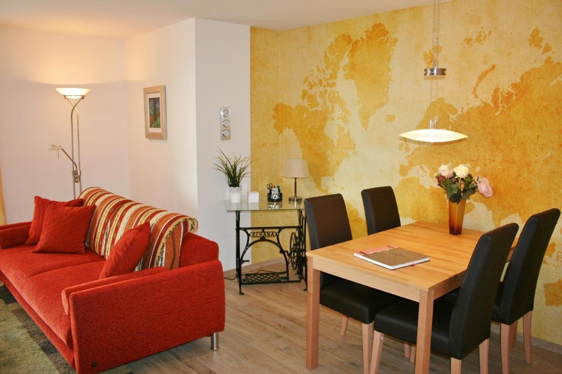 Hochwertig ausgestattete Ferienwohnung mit Balkon in ruhiger Lage
