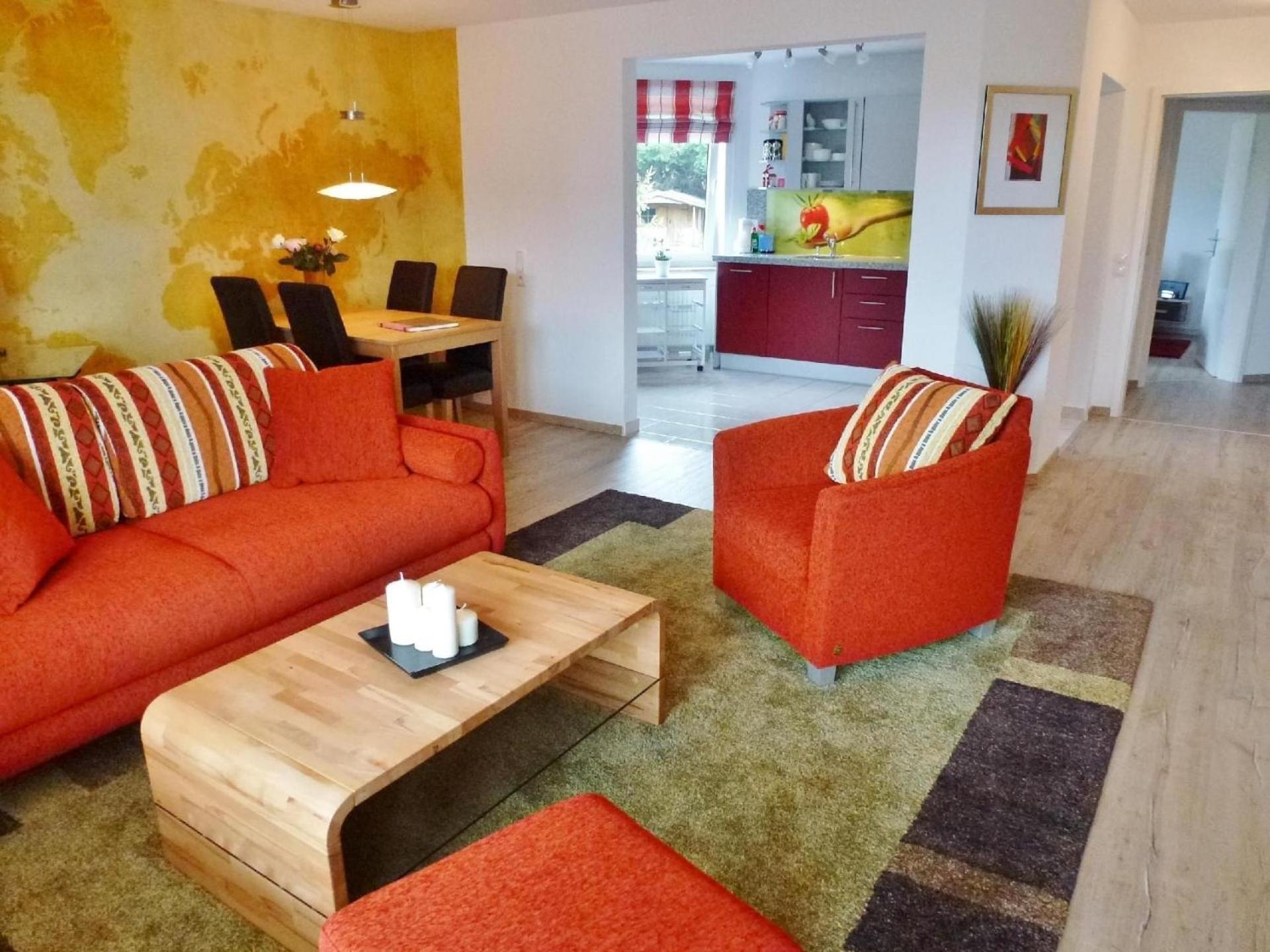 Hochwertig ausgestattete Ferienwohnung mit Balkon in ruhiger Lage
