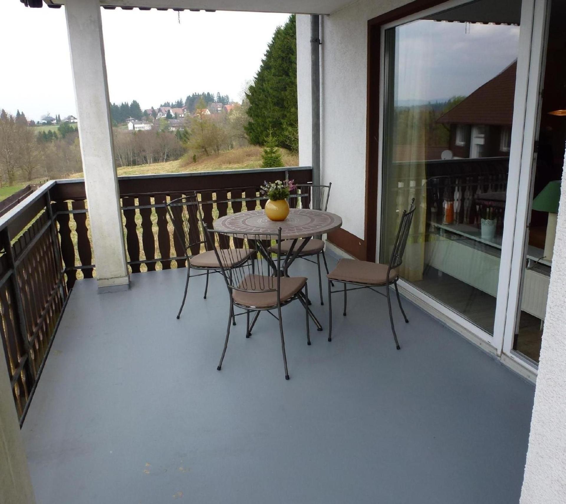 Hochwertig ausgestattete Ferienwohnung mit Balkon in ruhiger Lage
