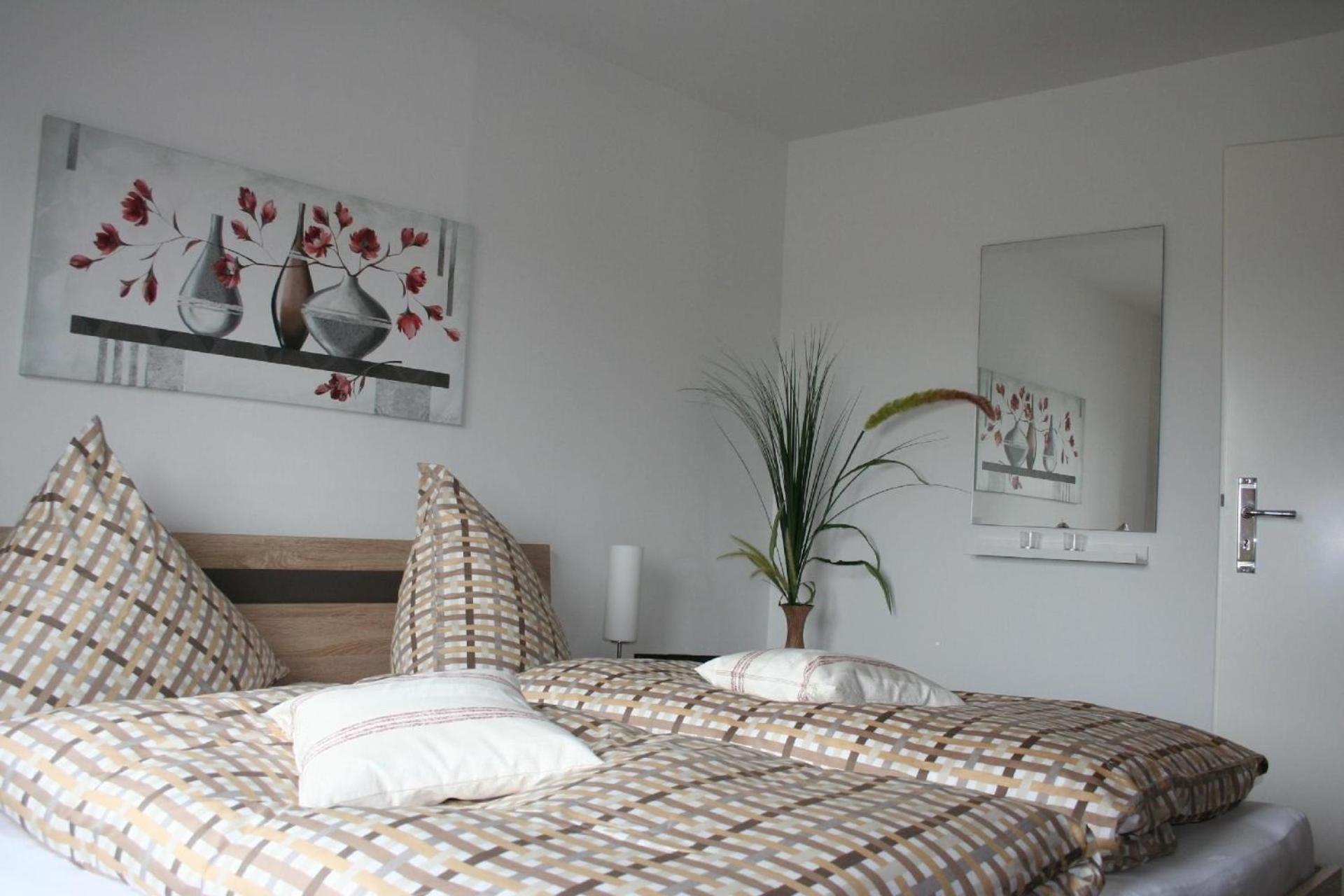 Hochwertig ausgestattete Ferienwohnung mit Balkon in ruhiger Lage