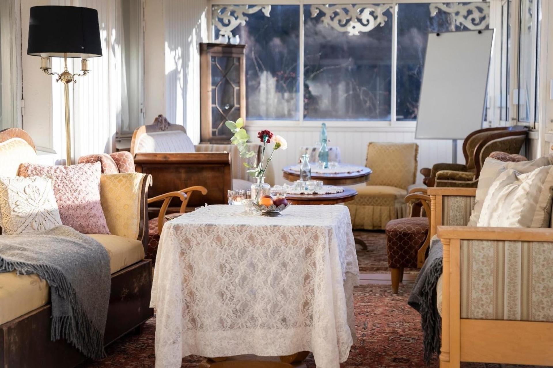 Paradiesische Villa mit Seeblick und Wintergarten