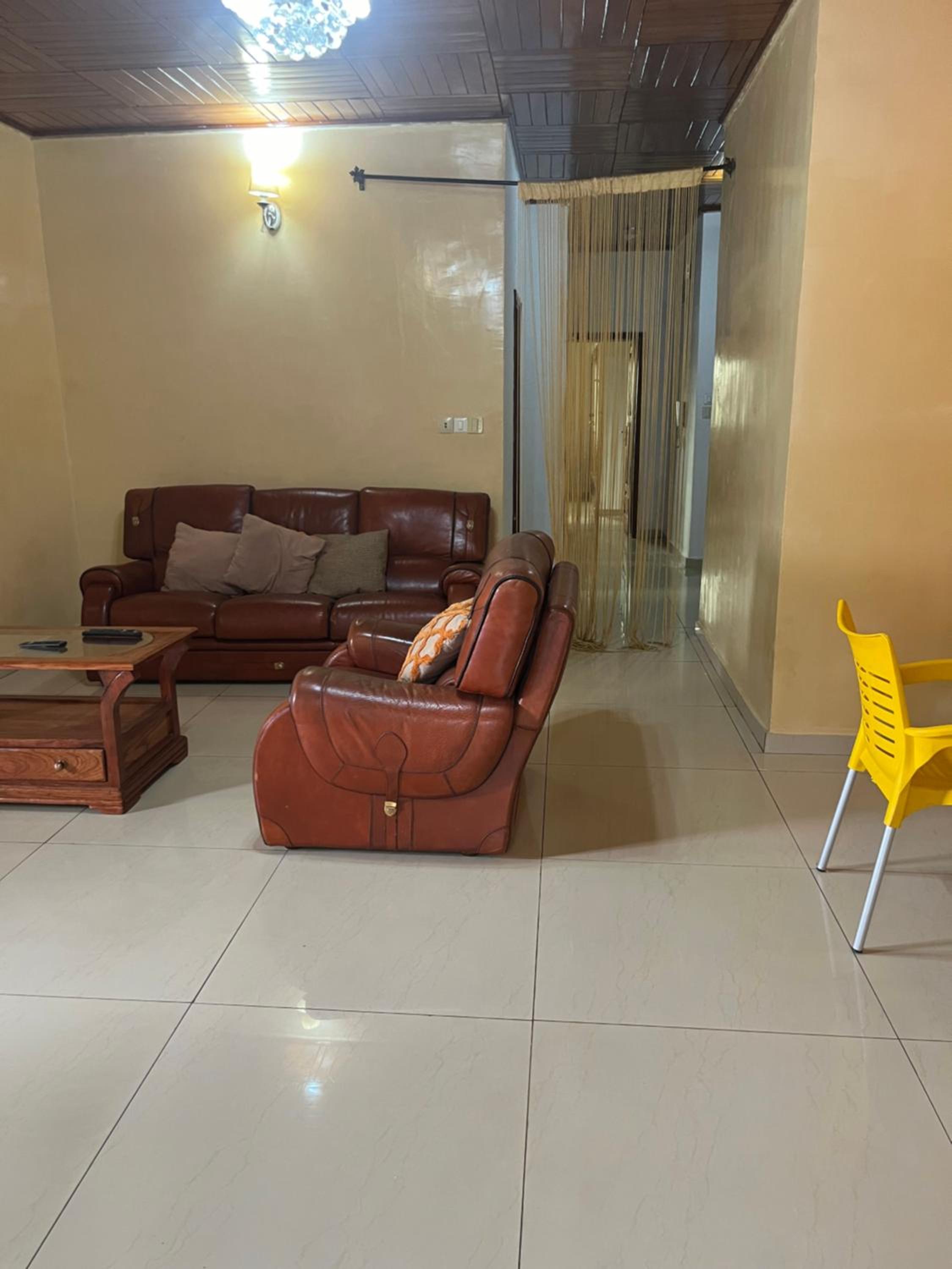 Appartement moderne de 120m2, doté de caméras de surveillance, quartier résidentiel, Nkomo Maetur, YAOUNDE