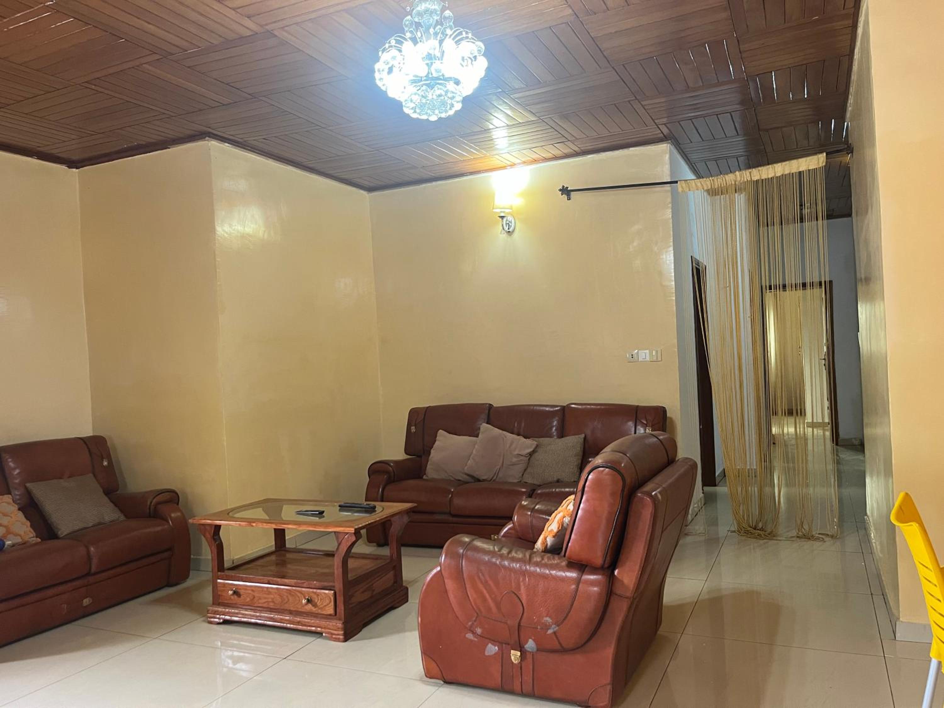 Appartement moderne de 120m2, doté de caméras de surveillance, quartier résidentiel, Nkomo Maetur, YAOUNDE