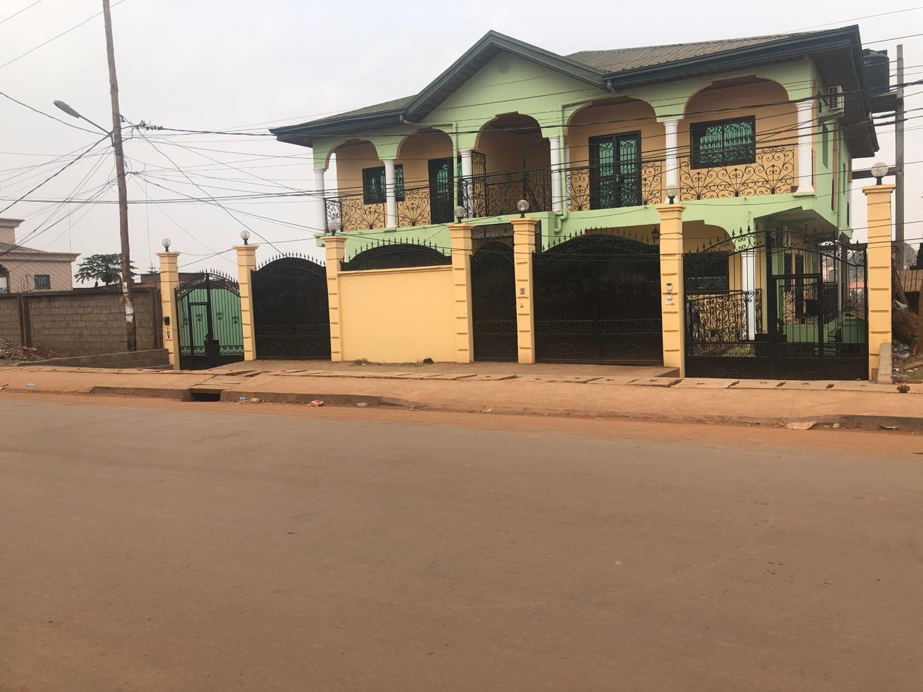 Appartement moderne de 120m2, doté de caméras de surveillance, quartier résidentiel, Nkomo Maetur, YAOUNDE