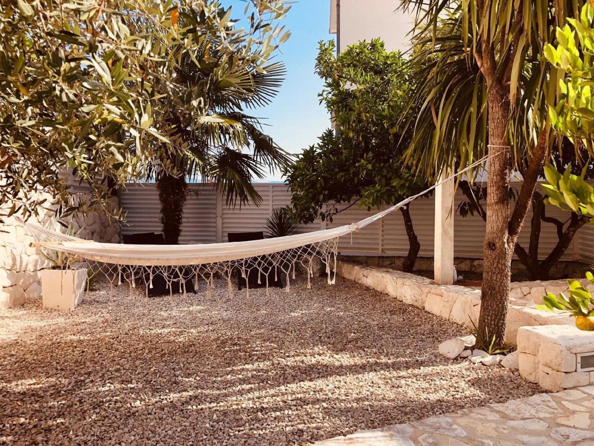 Freistehendes Ferienhaus auf 2 Etagen mit 2 Terrassen und großem privatem Garten mit Grill view 4