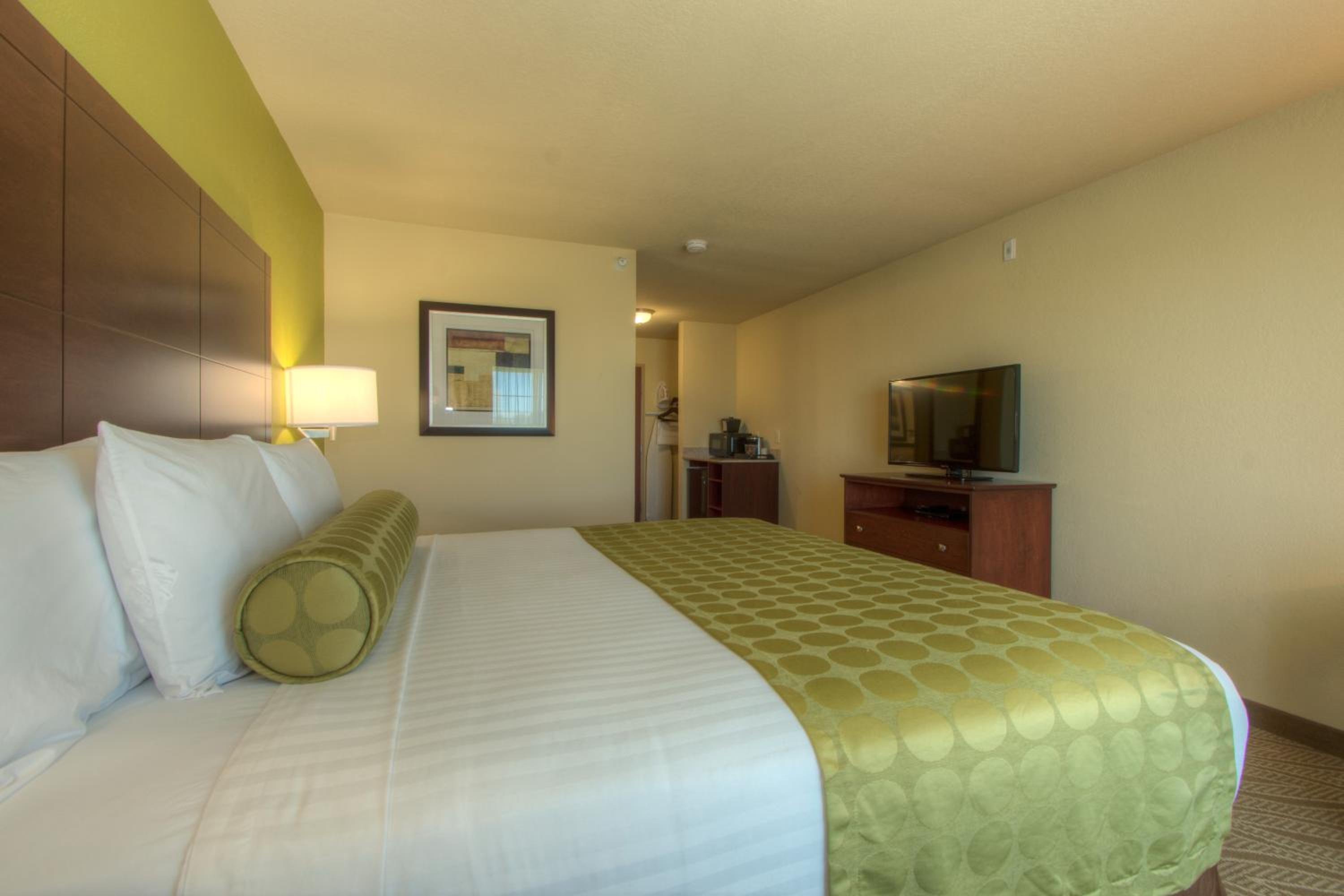 Cobblestone Inn & Suites - Holyoke