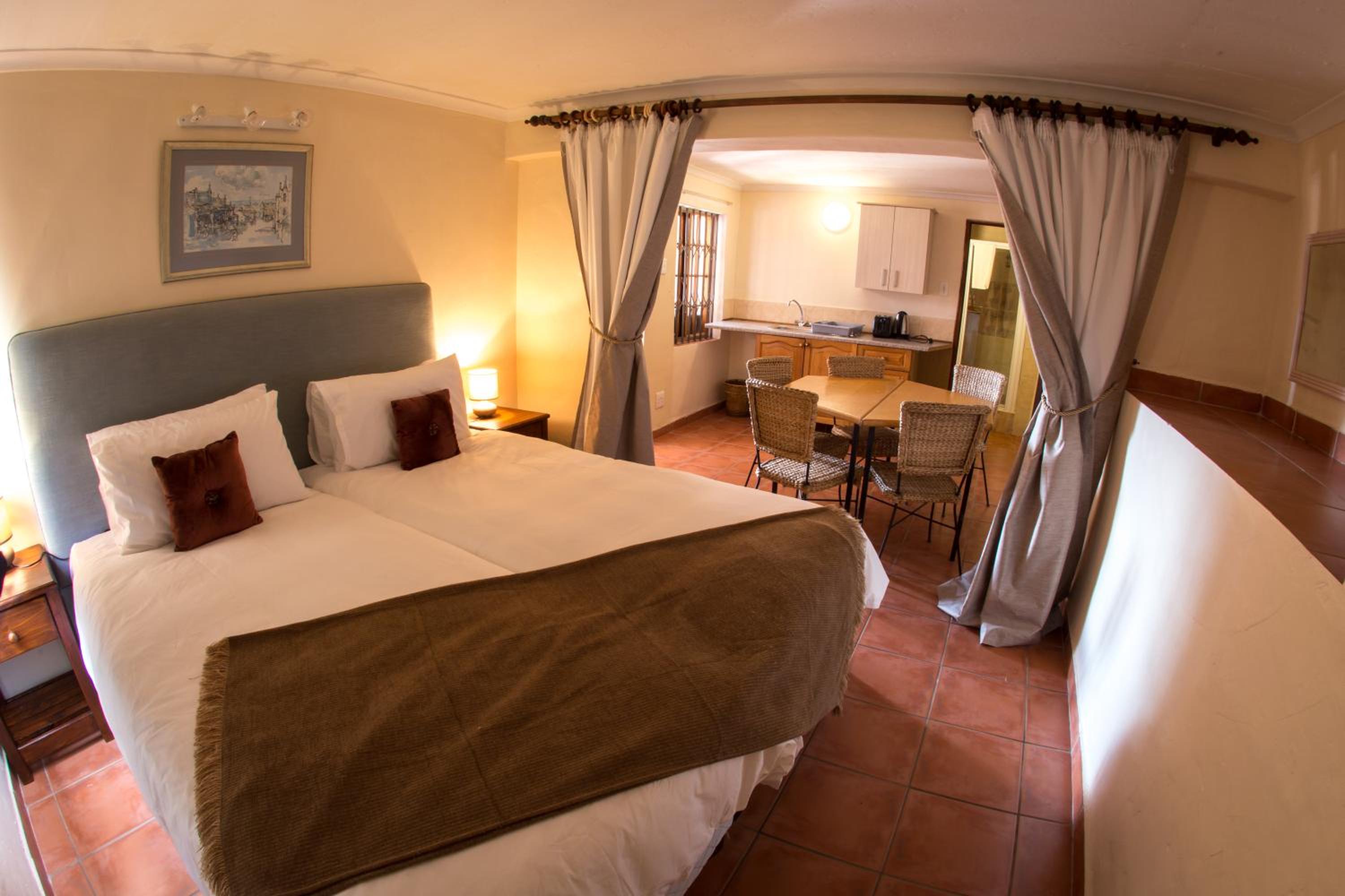Winelands Villa Guesthouse and Cottages