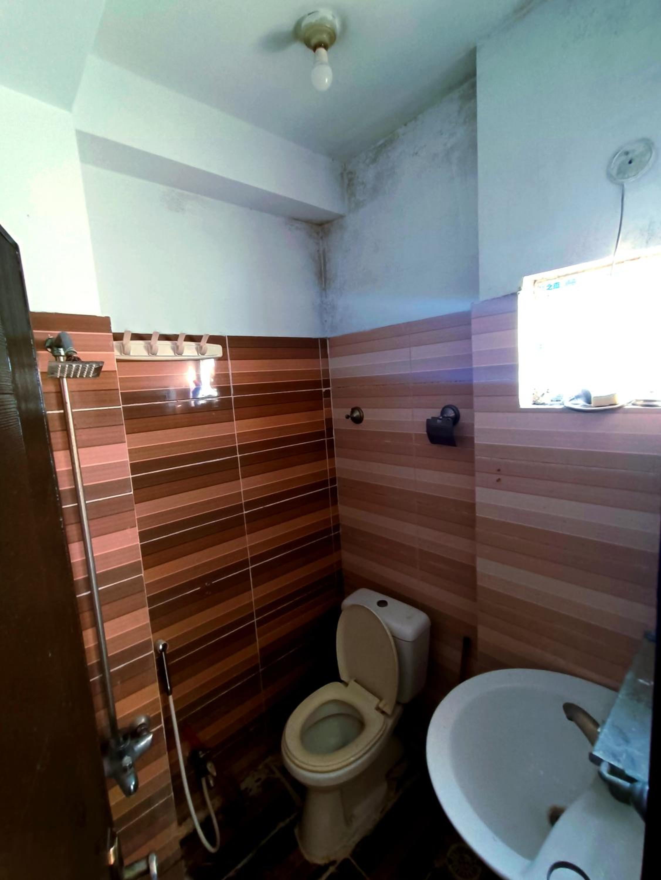 1 Bedroom Apartment with Attached Bathroom view 2