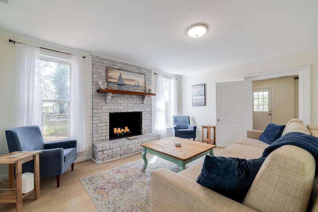 Centrally located between Tybee Island and DT Savannah view 4