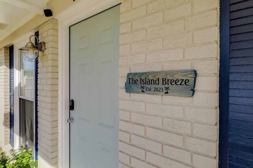 Centrally located between Tybee Island and DT Savannah view 3