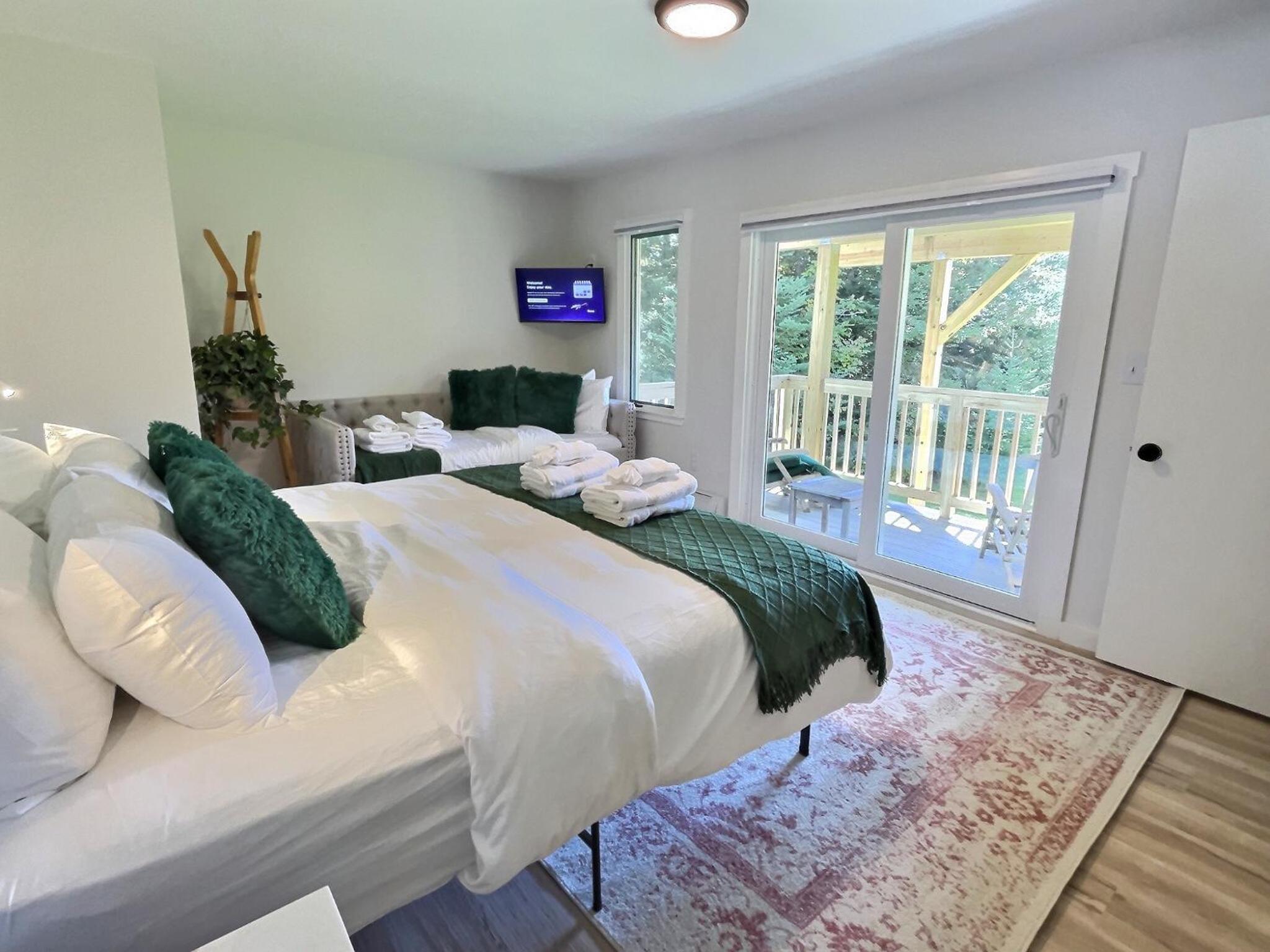 BearWatch AC Hot Tub, Games, Grill, FirePit, VIEWS