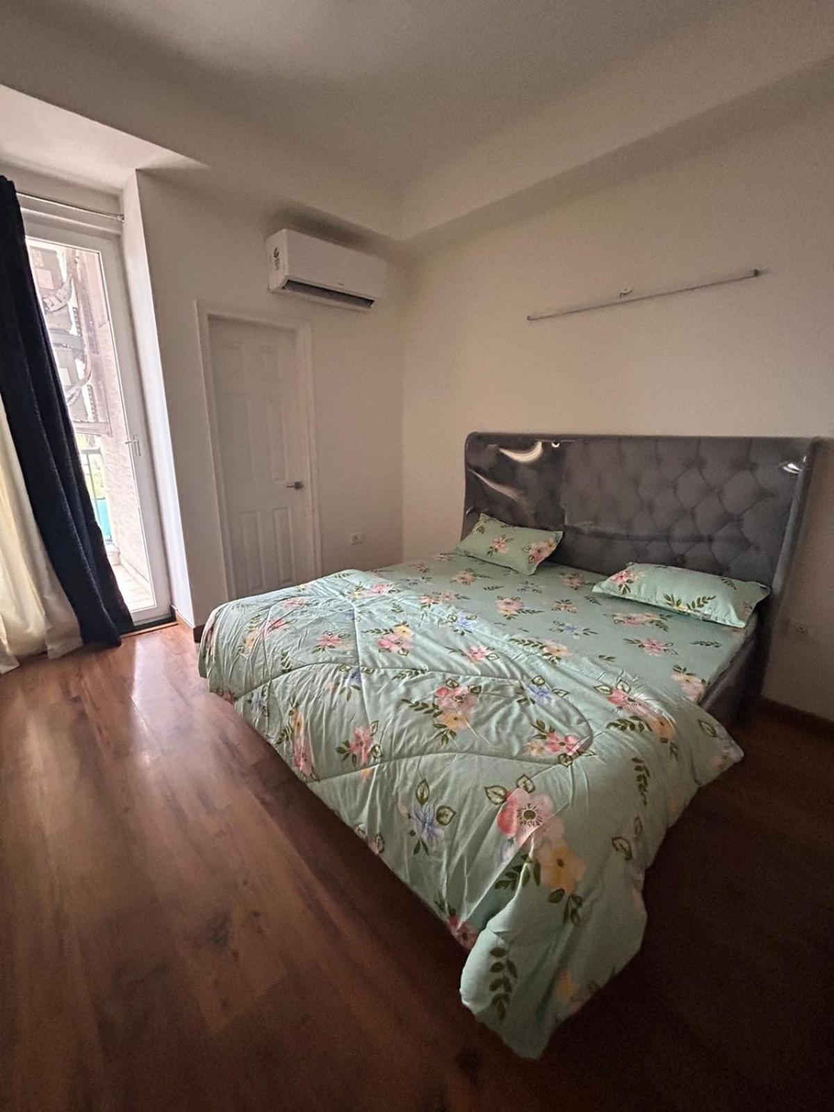 Flat in Wave estate