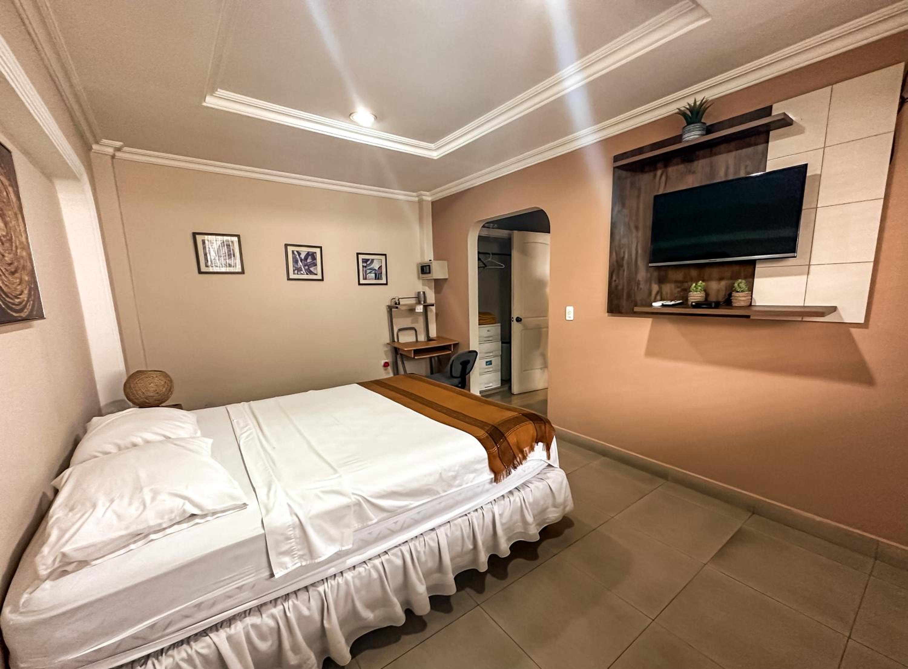 El Patio Suites