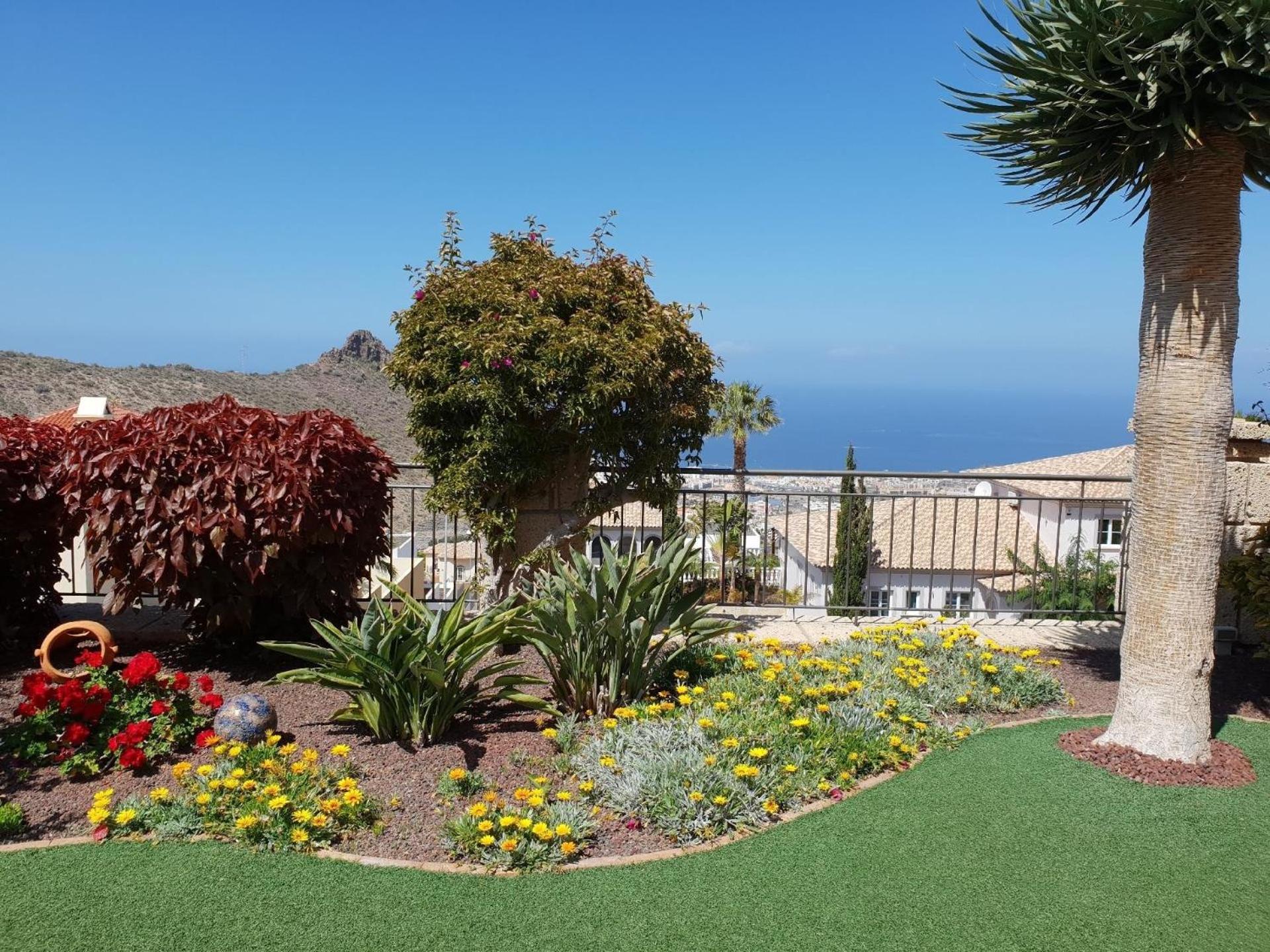 Villa Strelitzia mit Balkon und Meerblick