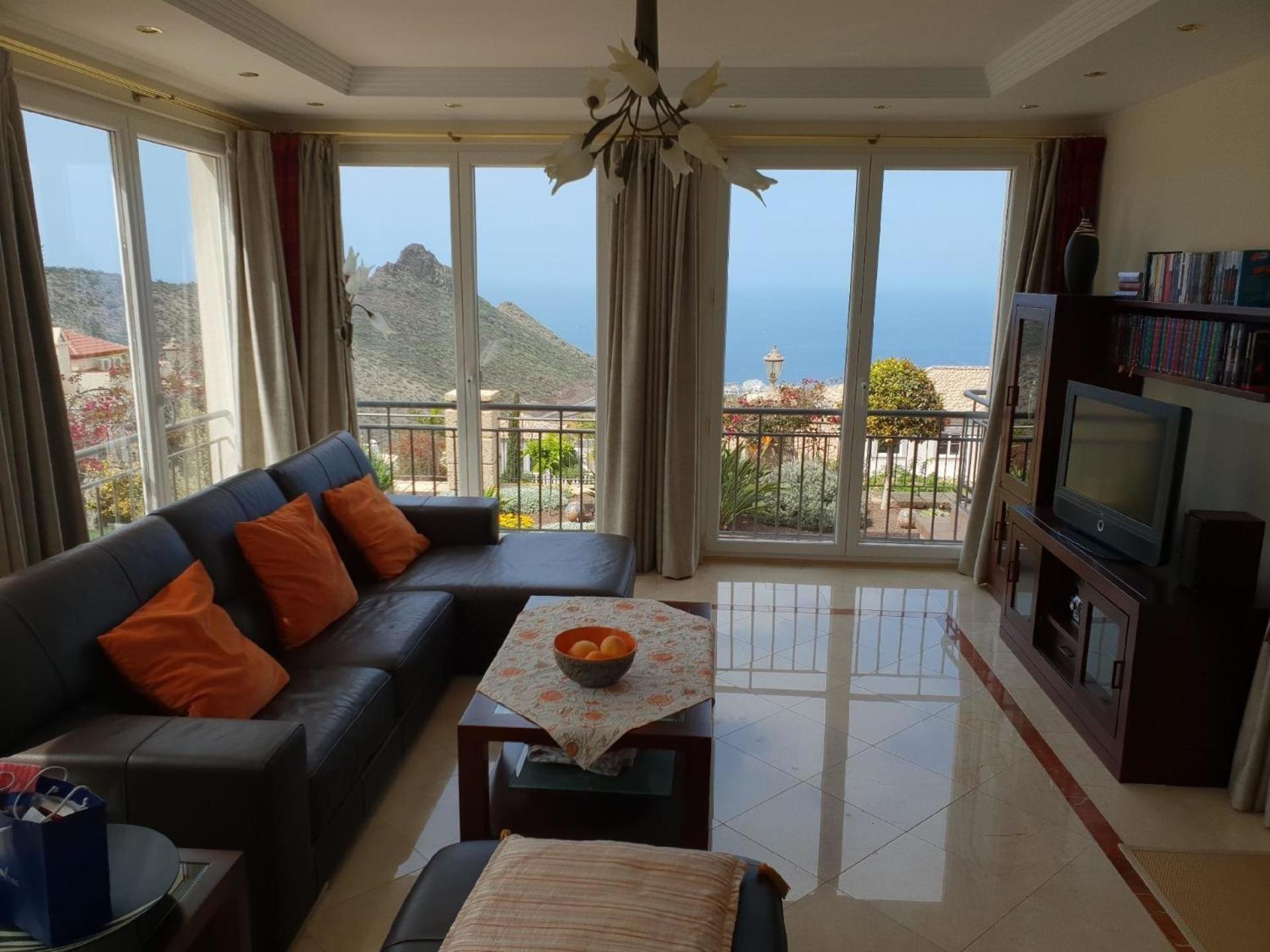 Villa Strelitzia mit Balkon und Meerblick