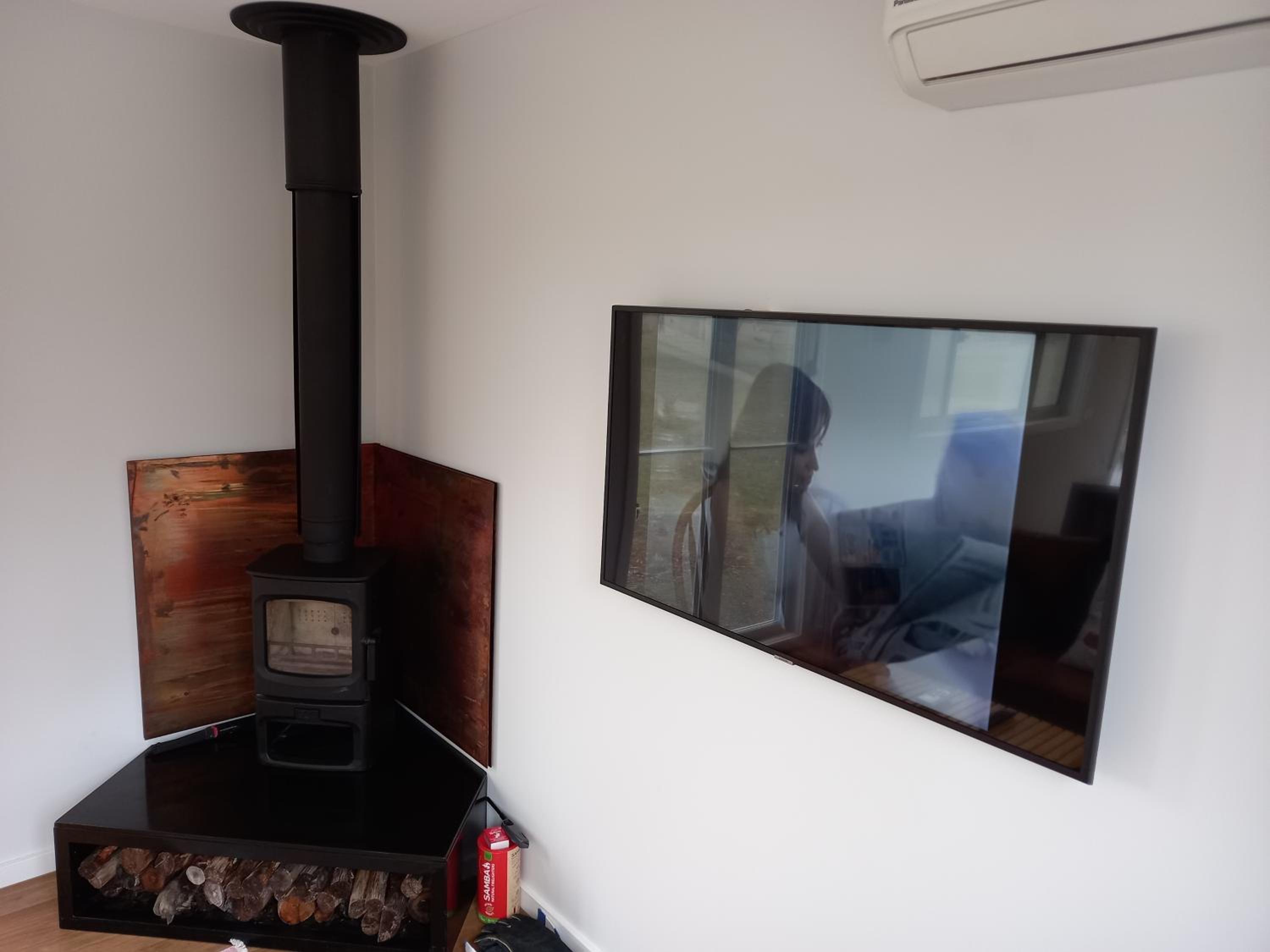 Lakeside Off-Grid Luxury Cabin Redman View