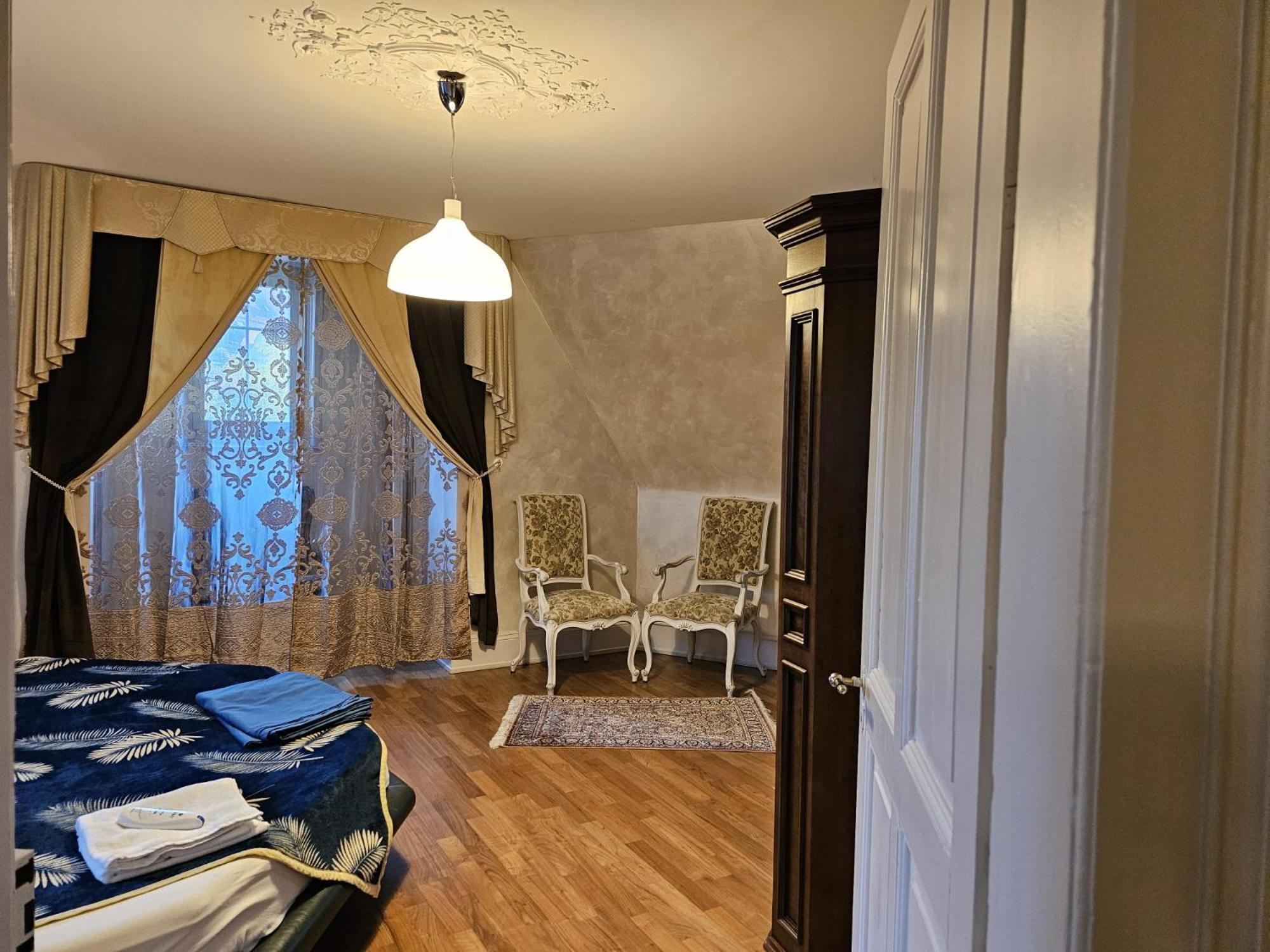 Double High-End Central Apartment & Up to 7 seats Cars Rental Option