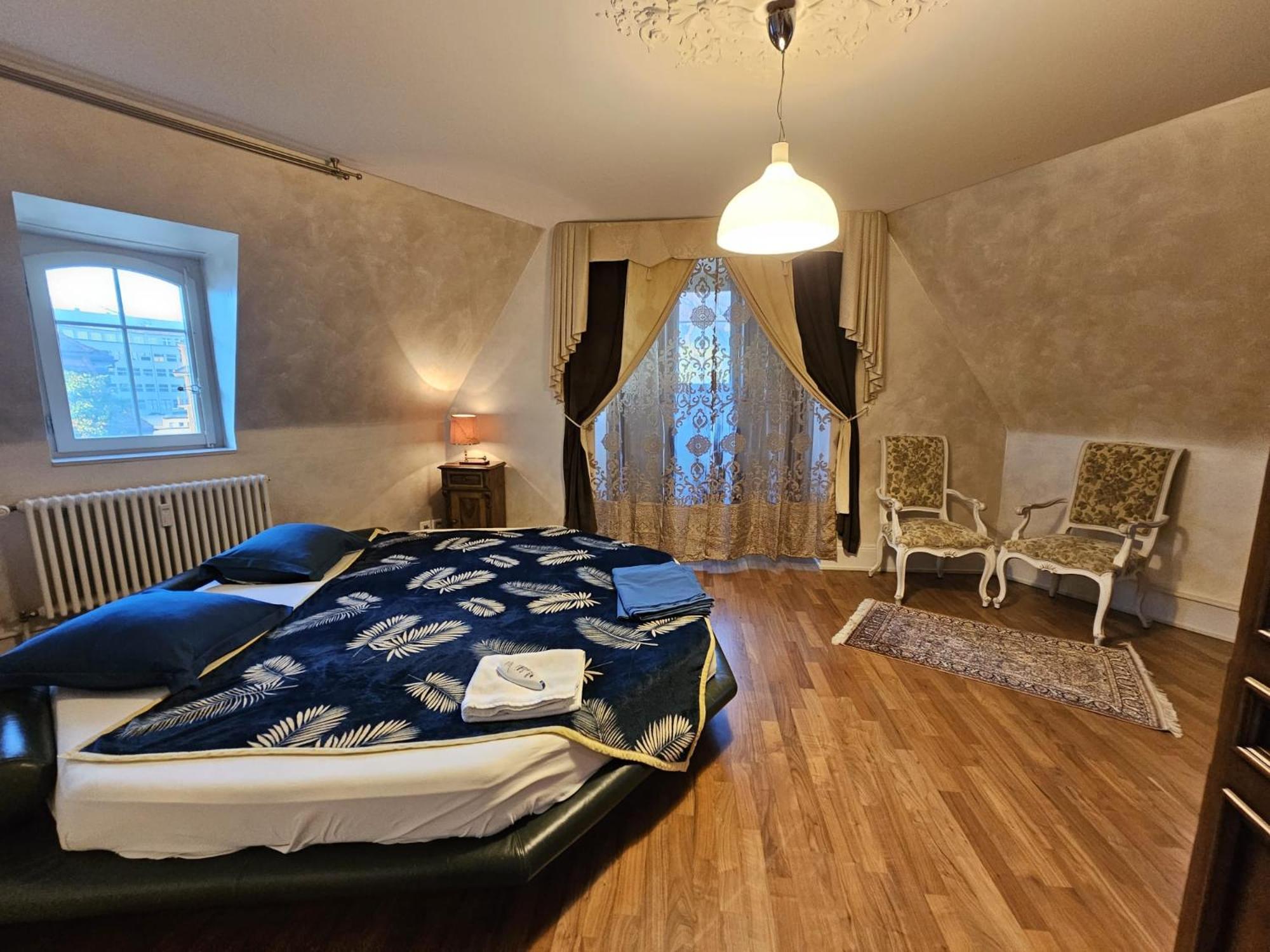 Double High-End Central Apartment & Up to 7 seats Cars Rental Option