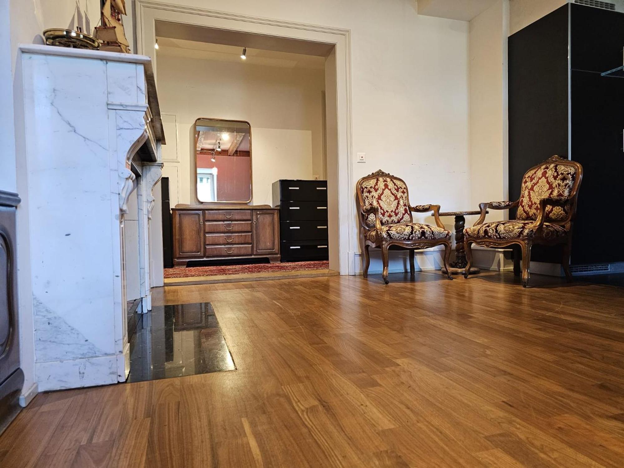 Double High-End Central Apartment & Up to 7 seats Cars Rental Option