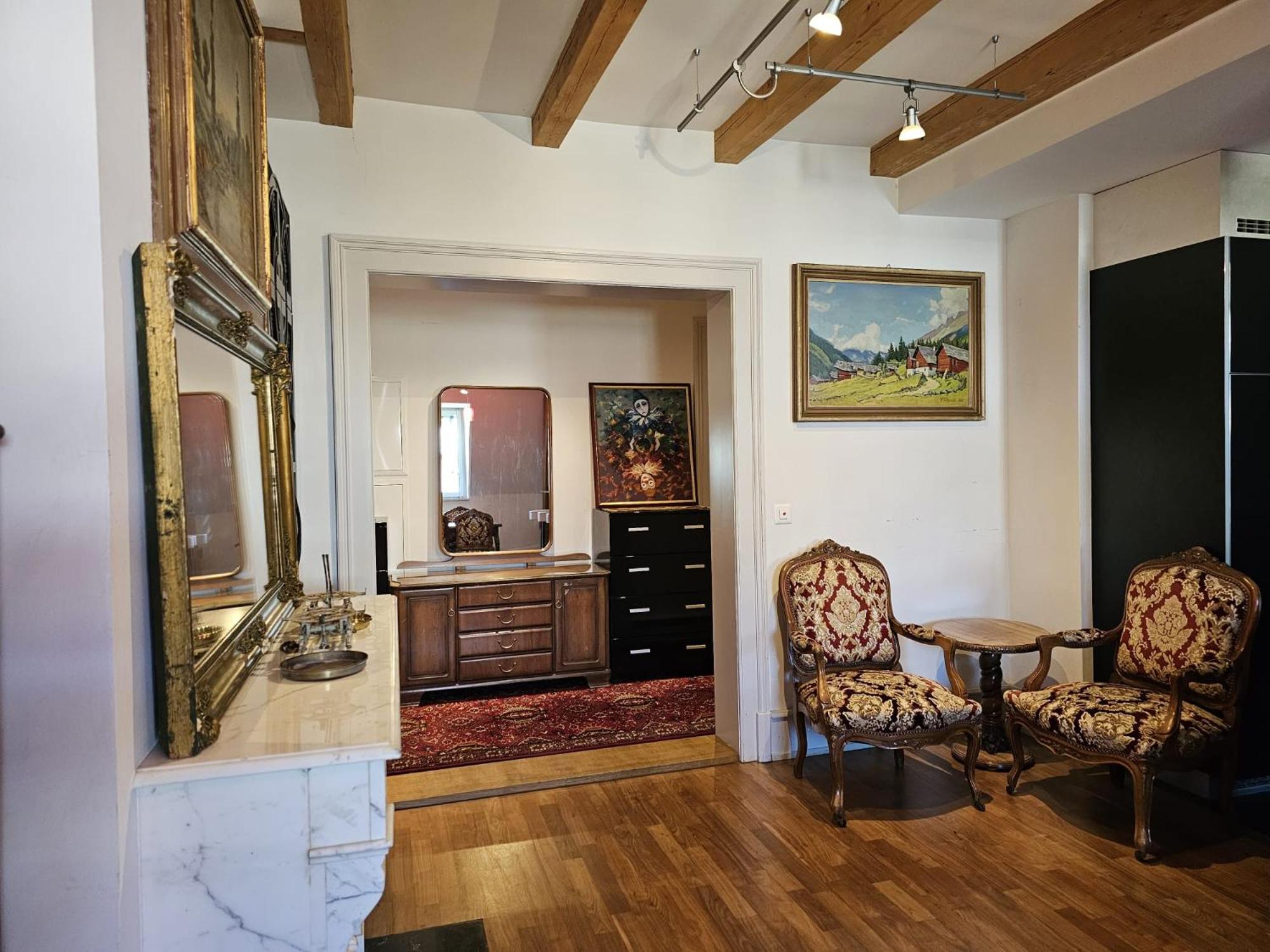 Double High-End Central Apartment & Up to 7 seats Cars Rental Option