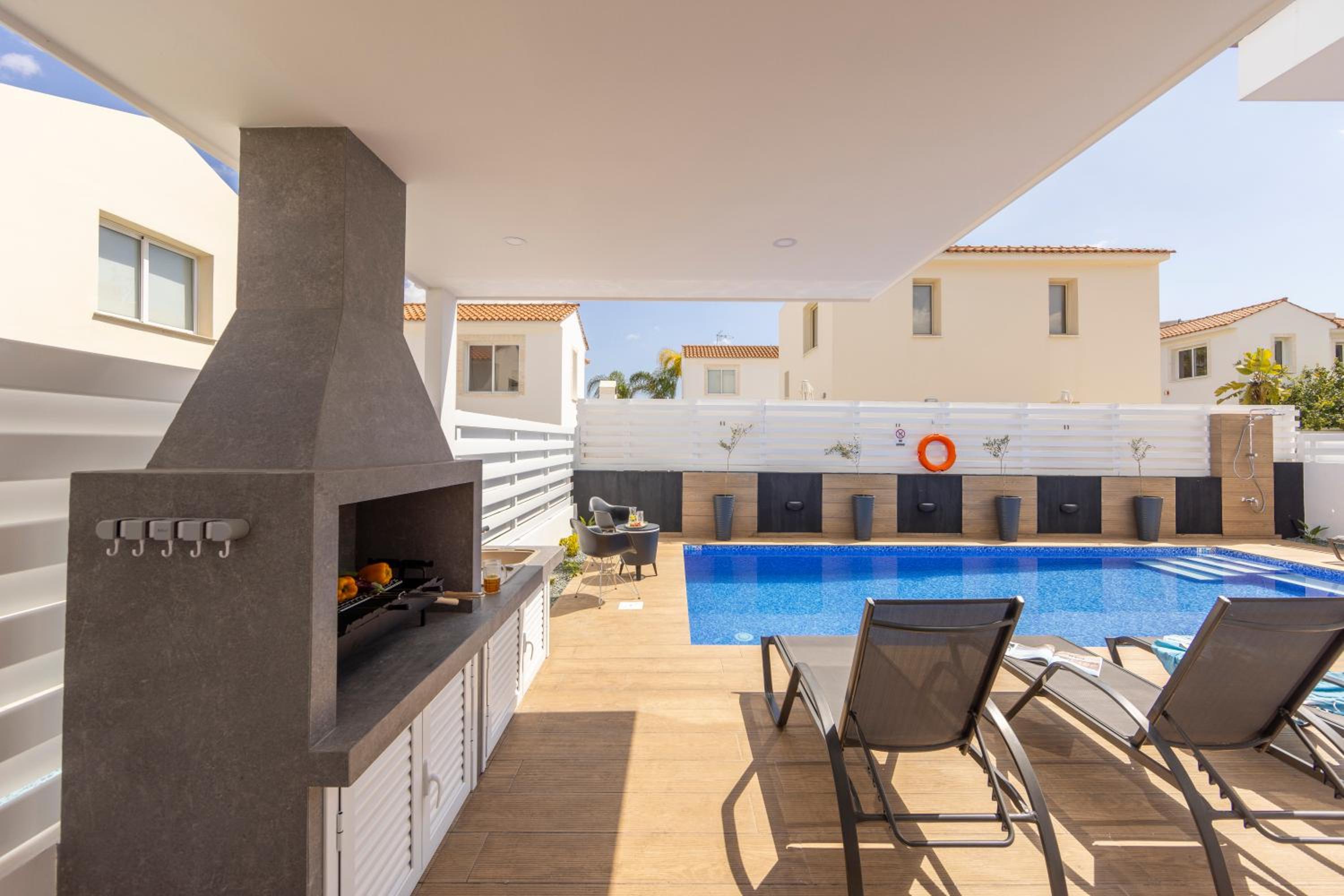 The Second Diamond Protara - 2' Walk to Beach