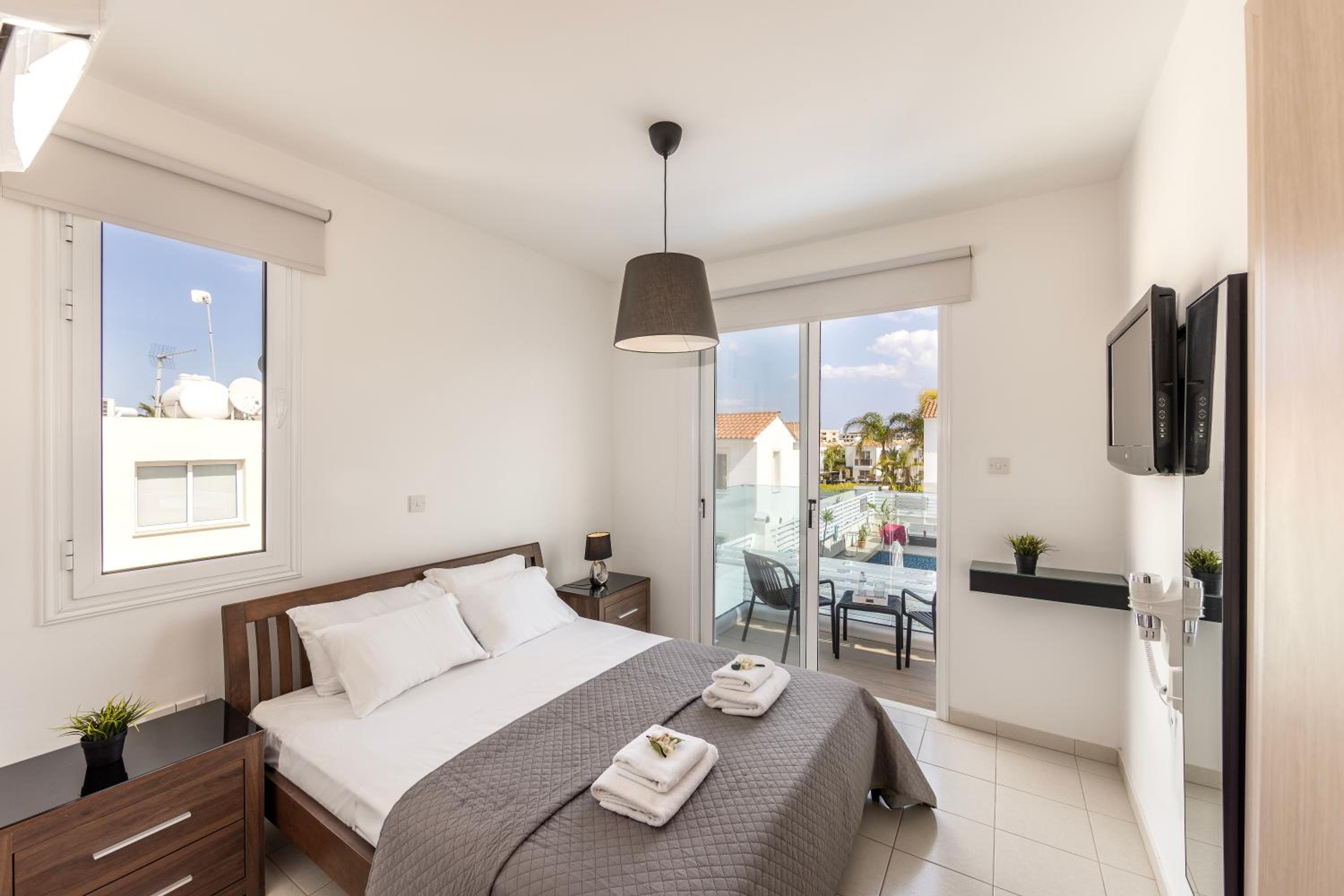 The Second Diamond Protara - 2' Walk to Beach