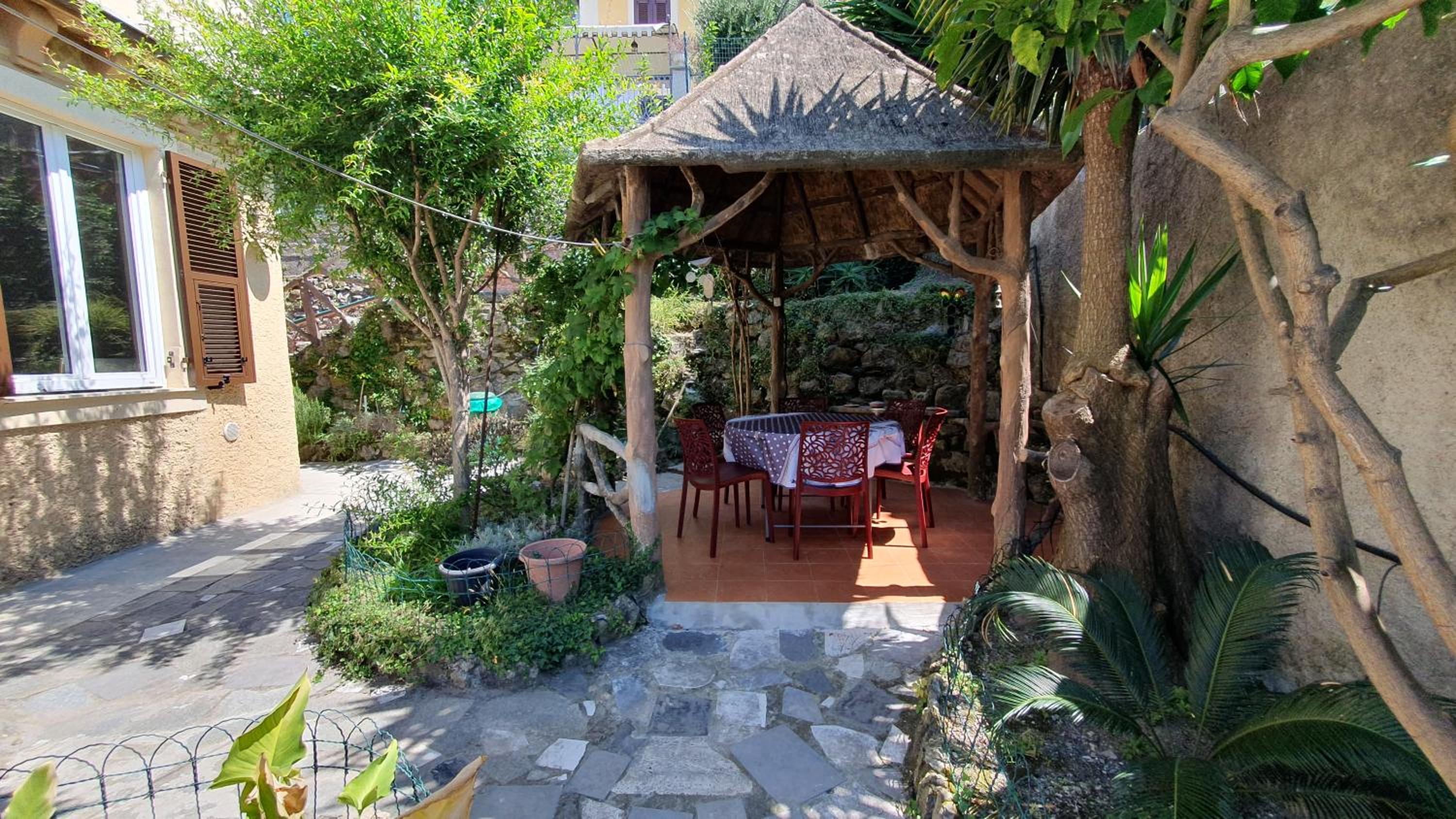 Villa indipendente con giardino