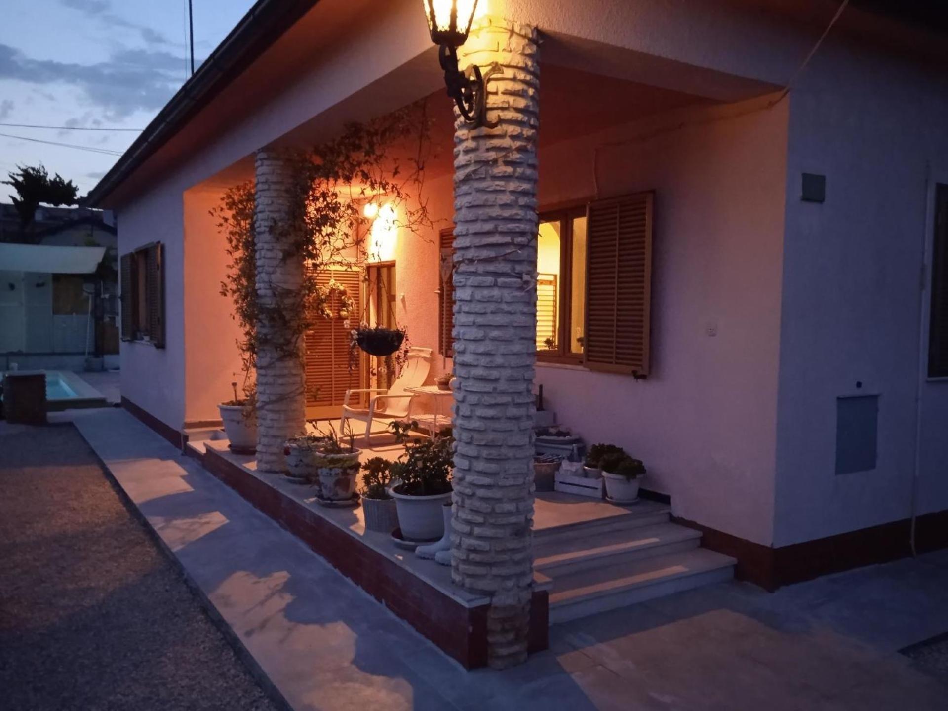 Holiday House Memi