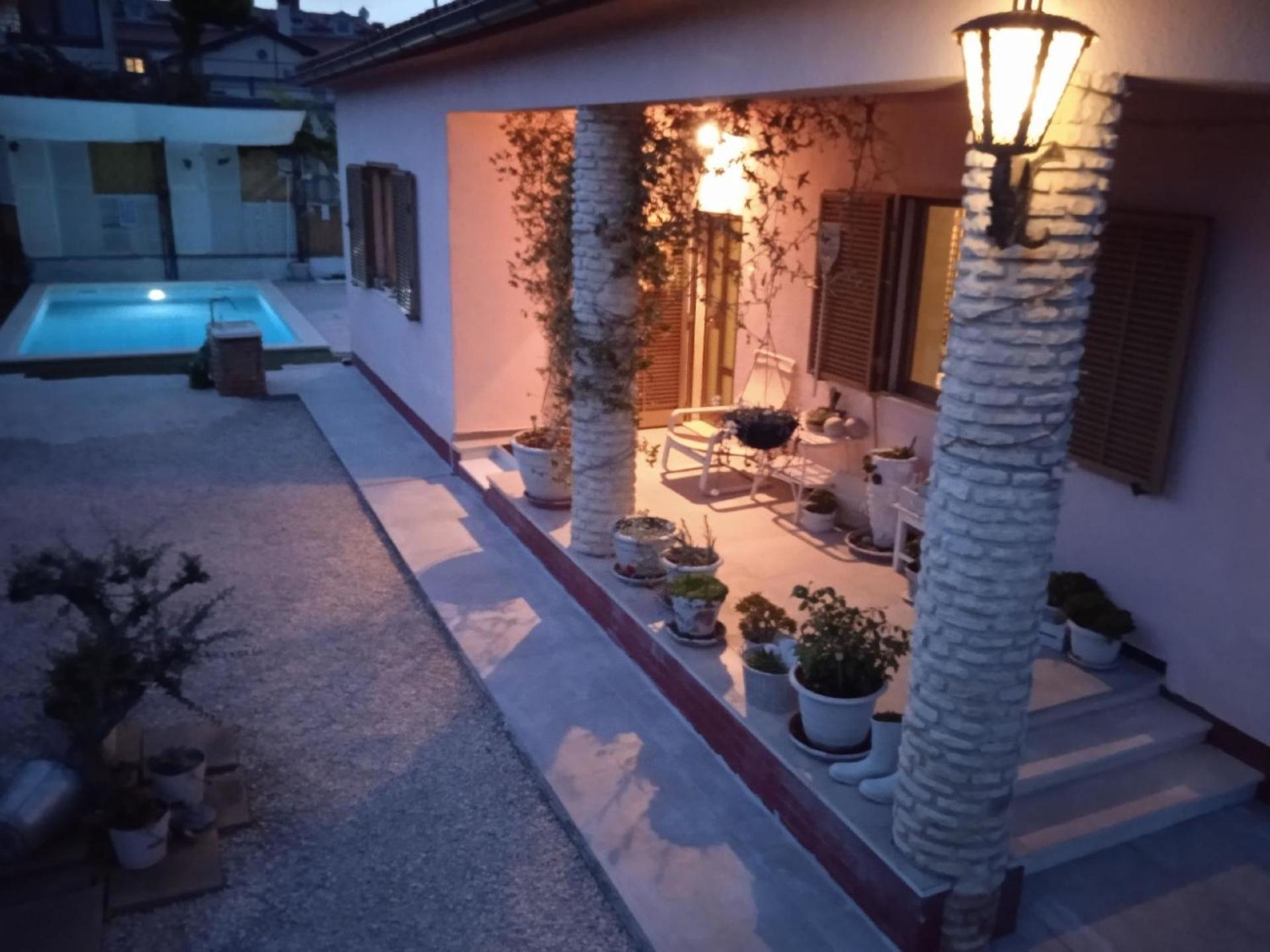 Holiday House Memi