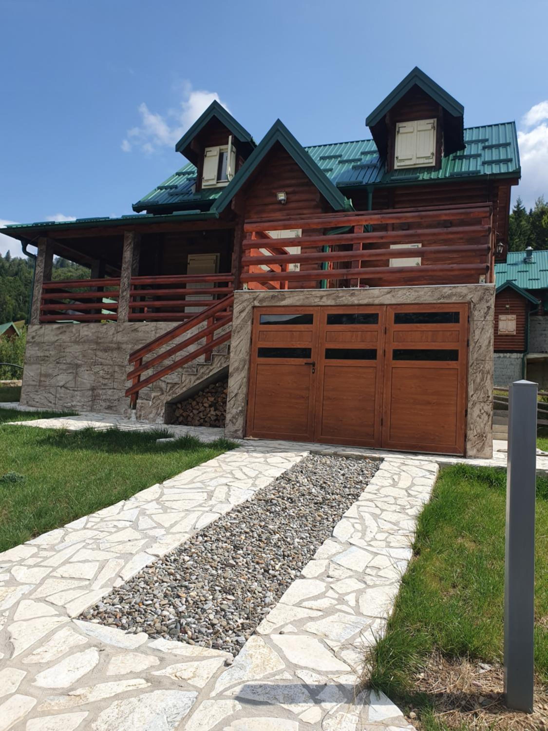 Golden Eagle Jelovica