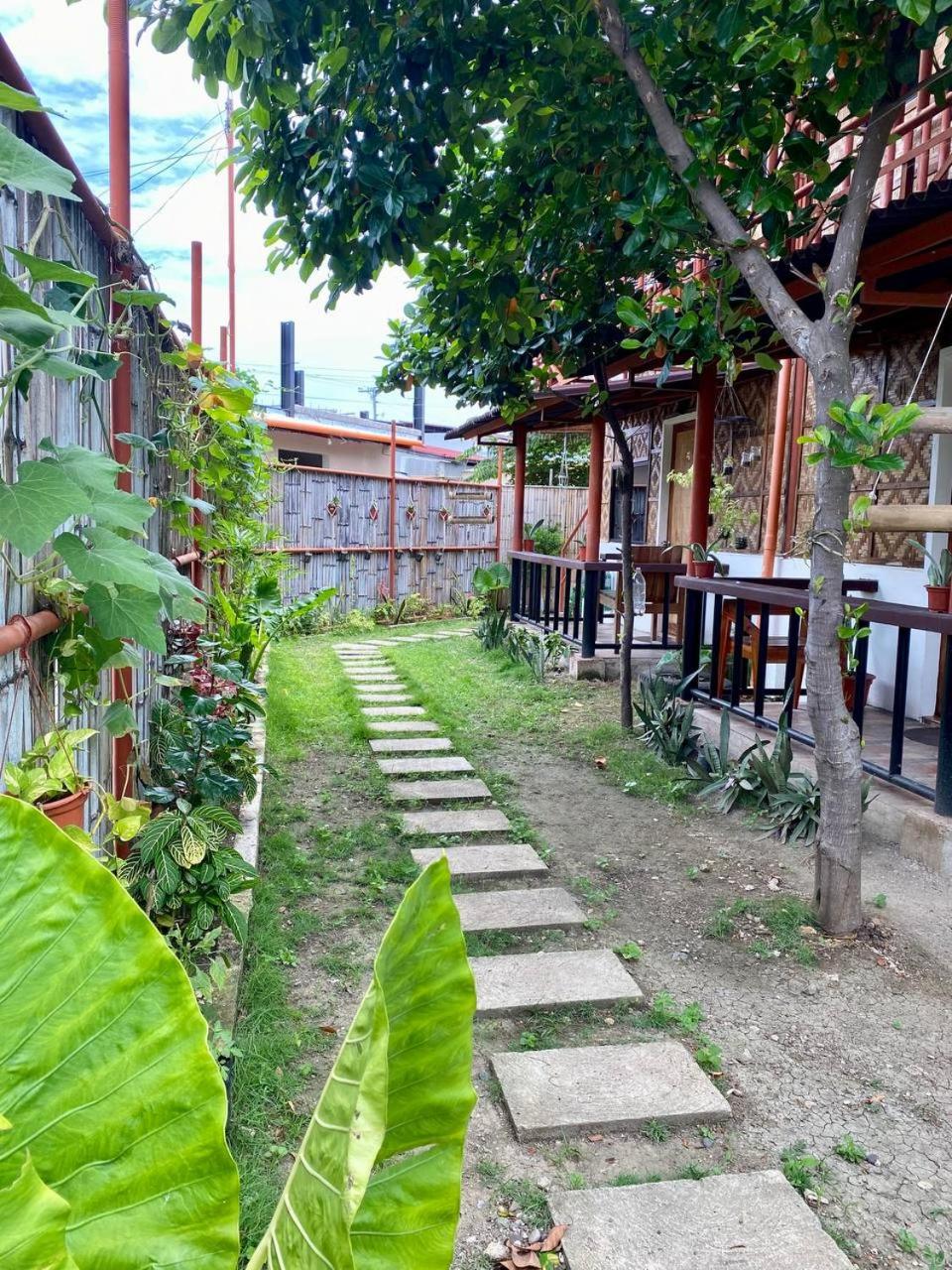 Moalboal Panagsama beach TopBudz Hostel