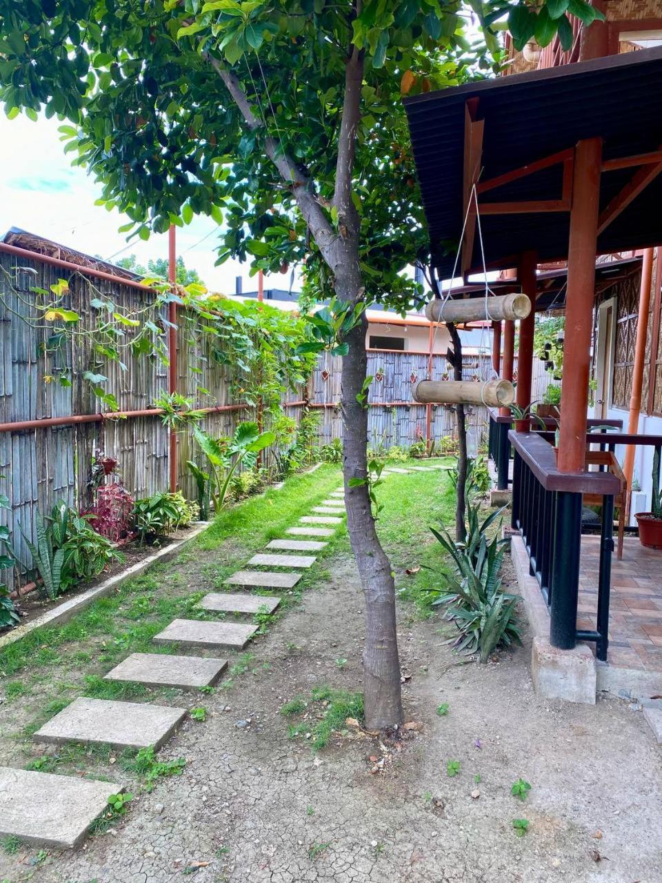 Moalboal Panagsama beach TopBudz Hostel