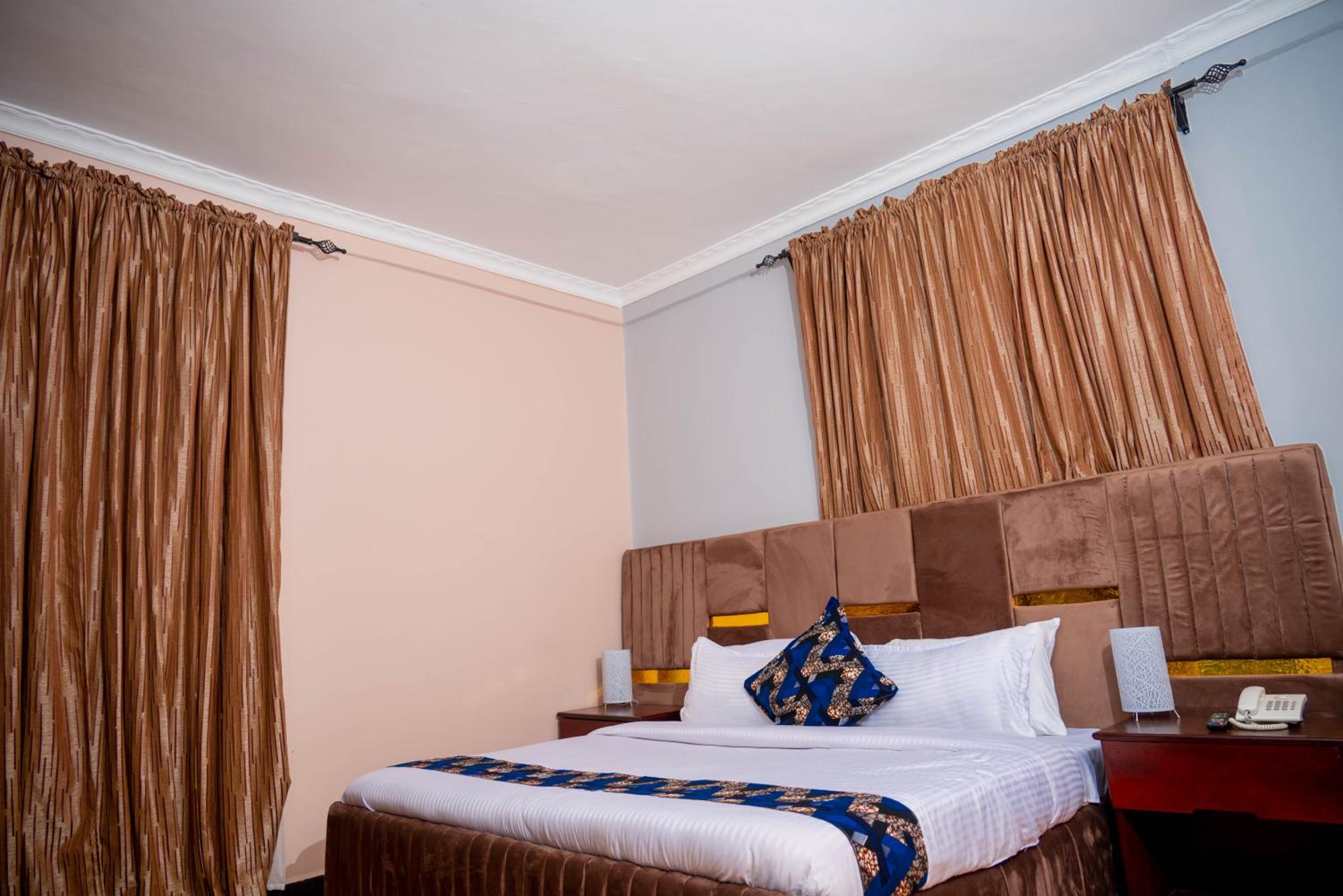 The Okaseni Lodge