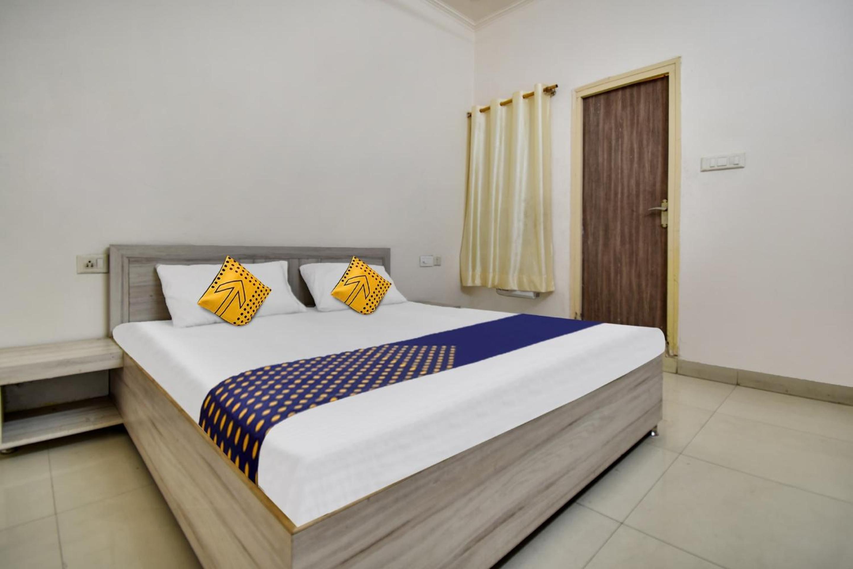 Hotel O Crown Plaza