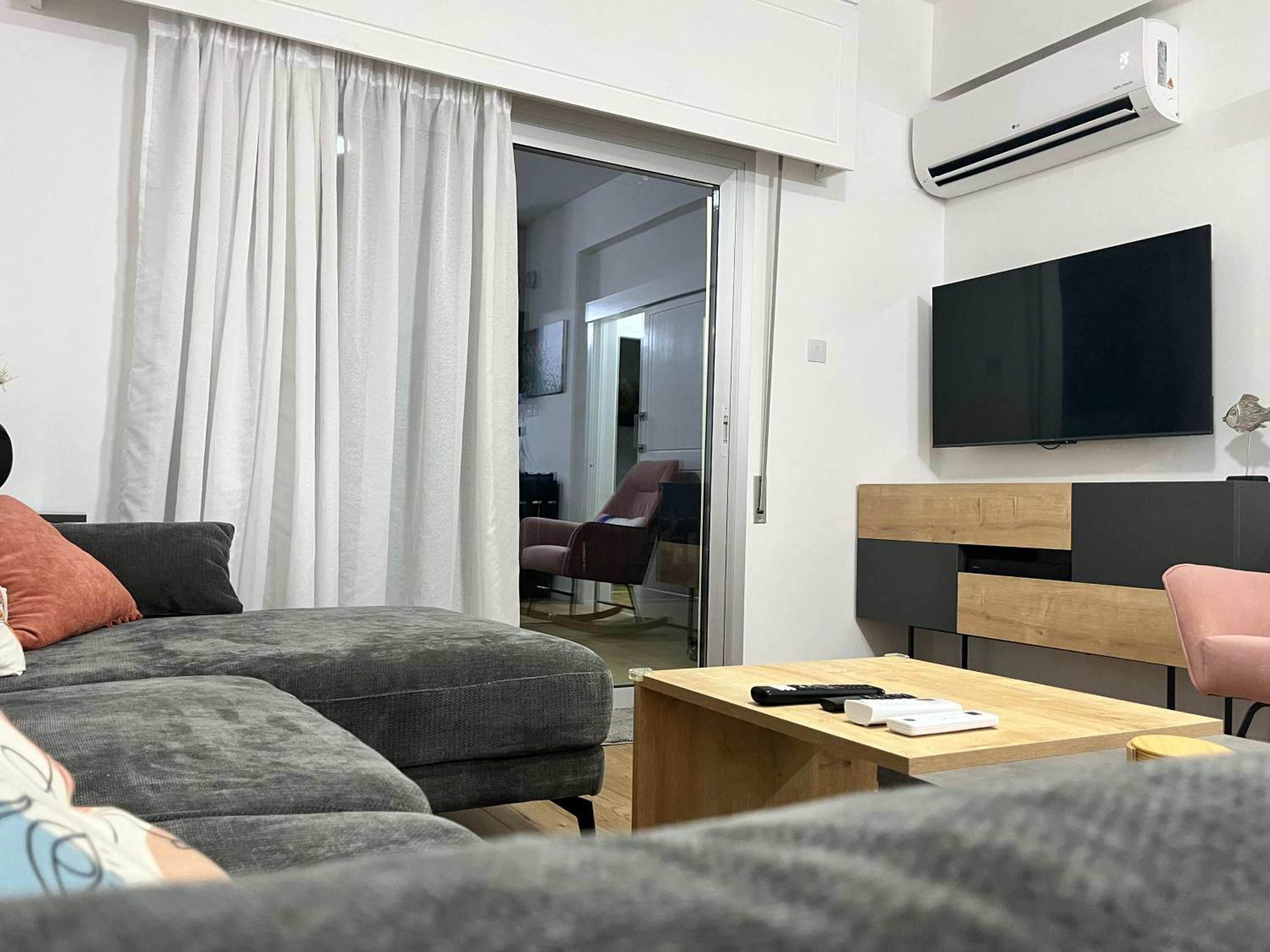 Modern apartment near McKenzie beach