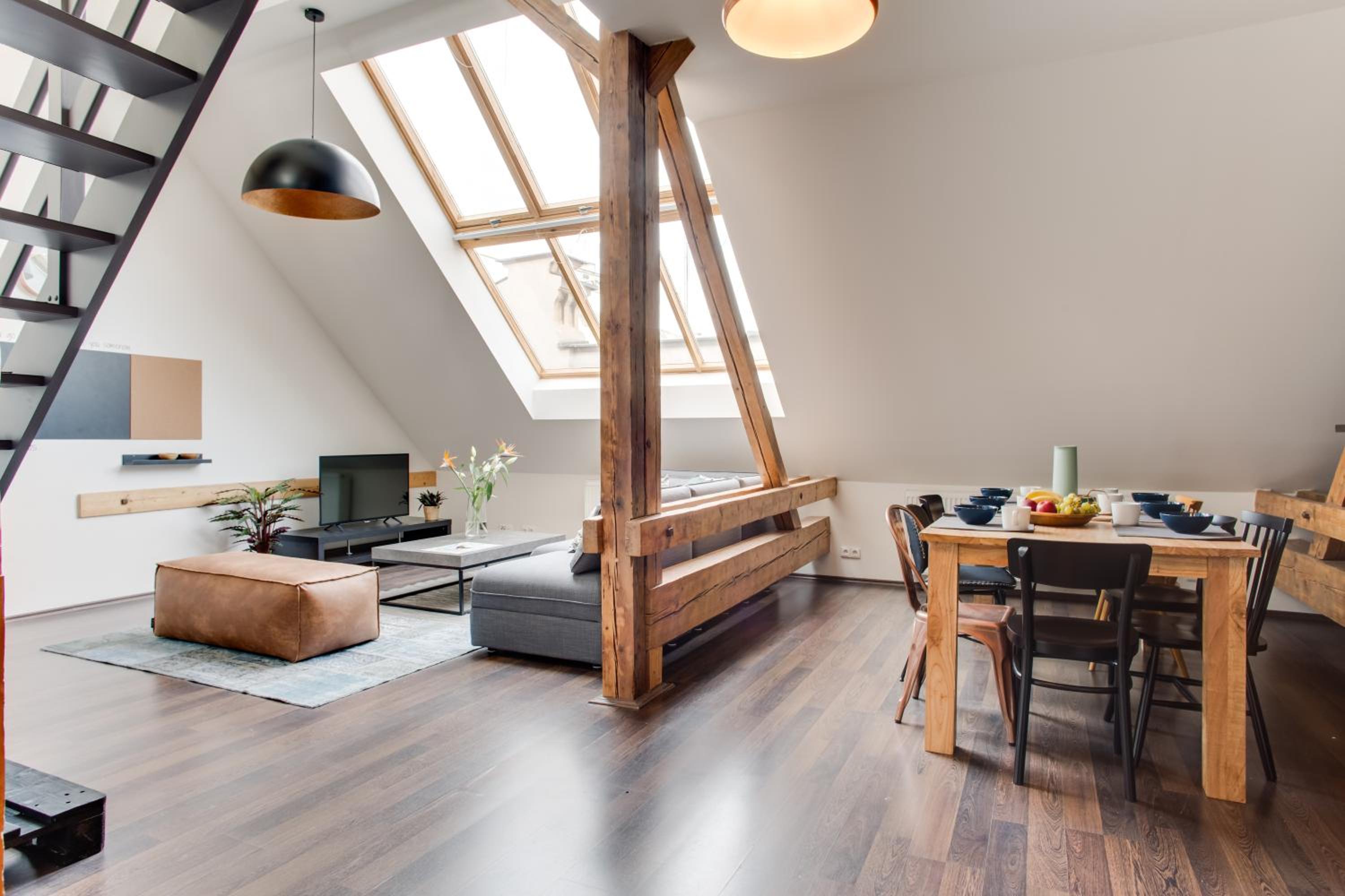 Ultimate Prague 1 experience - Duplex, Roof Top Terrace, Prague Castle View, free parking over weekends, AC!