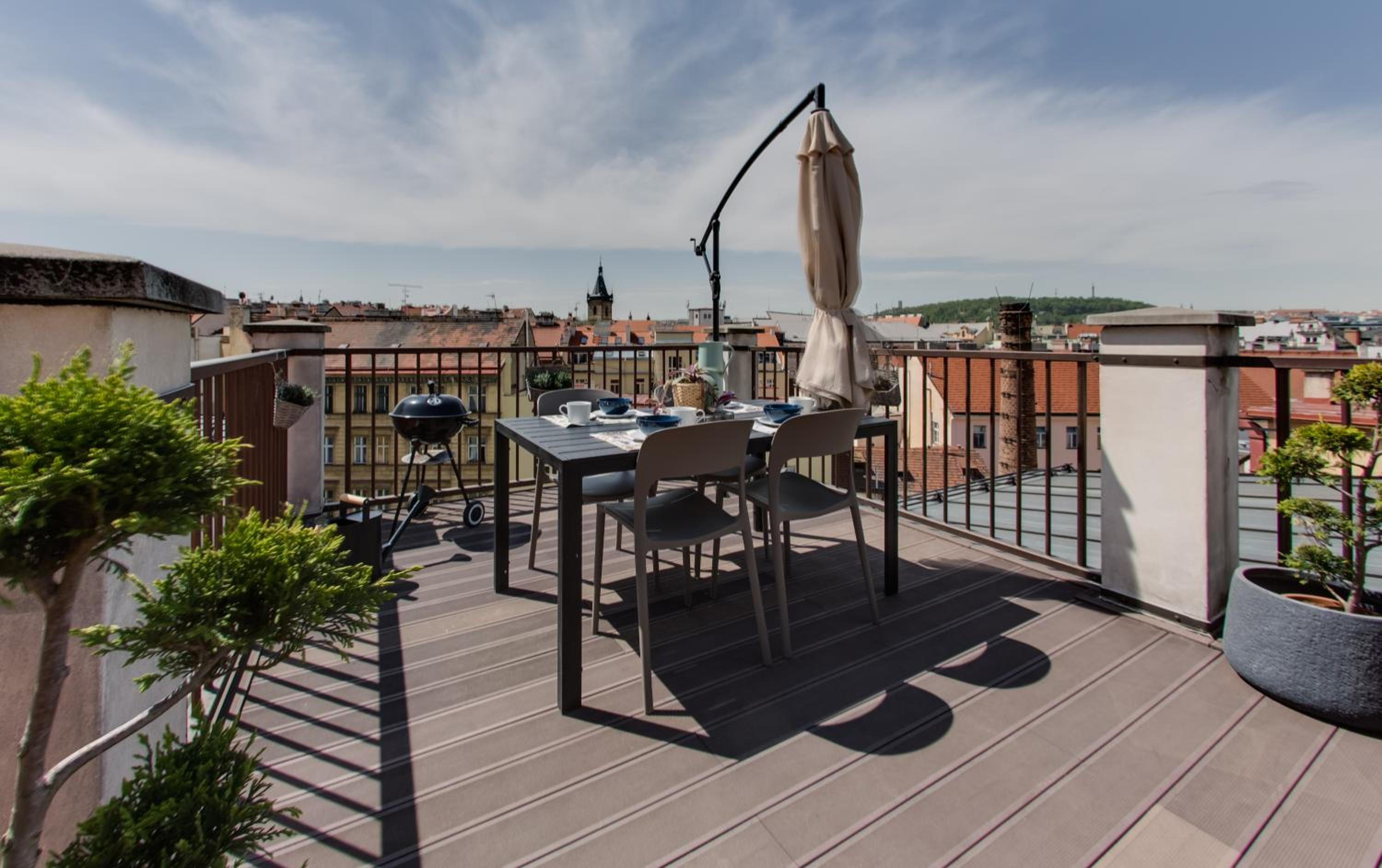 Ultimate Prague 1 experience - Duplex, Roof Top Terrace, Prague Castle View, free parking over weekends, AC!