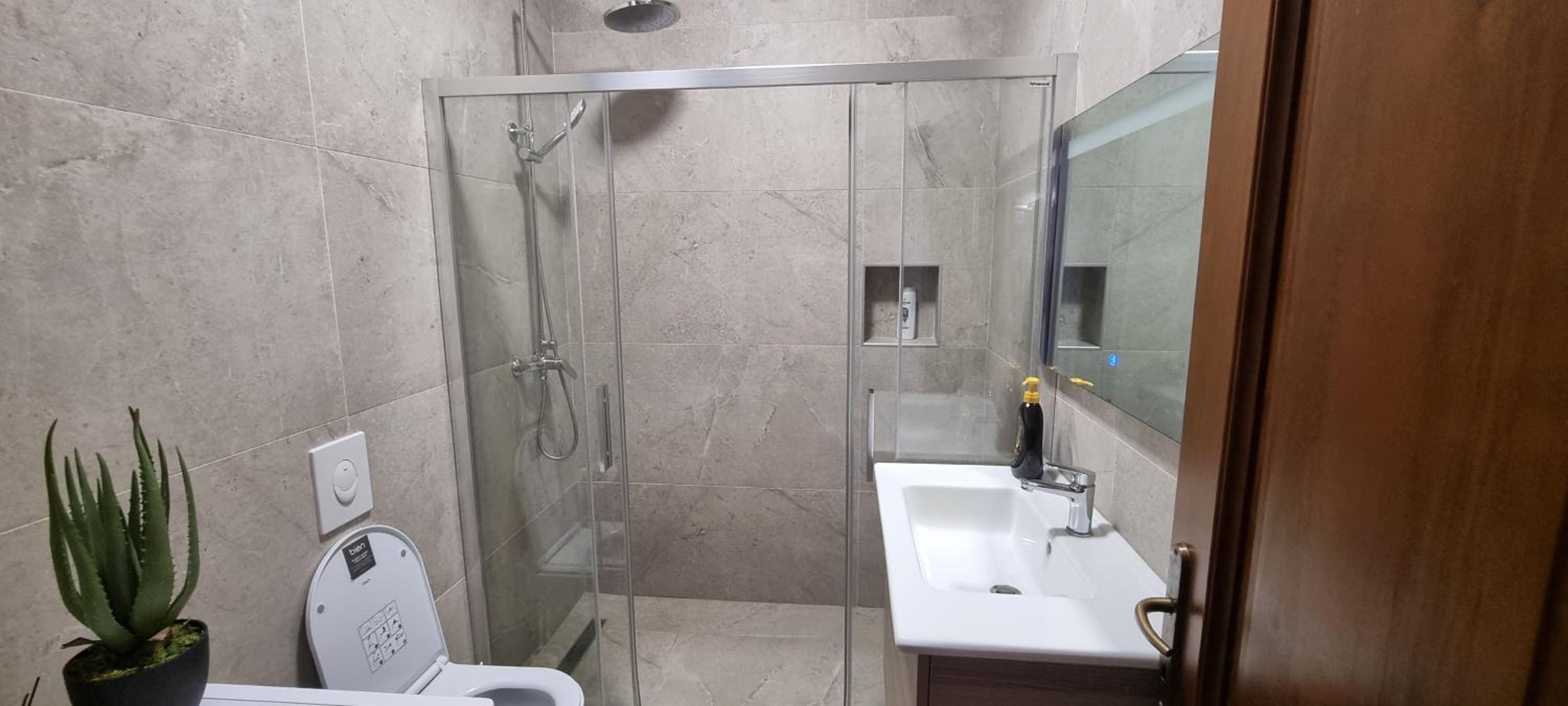 Matt House 2 bedroom 2 bathroom beachside
