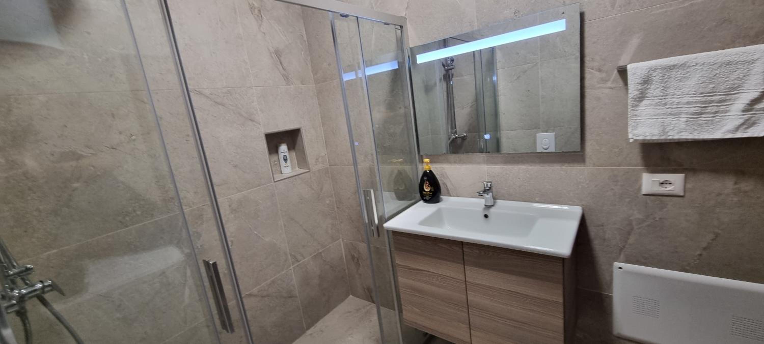 Matt House 2 bedroom 2 bathroom beachside