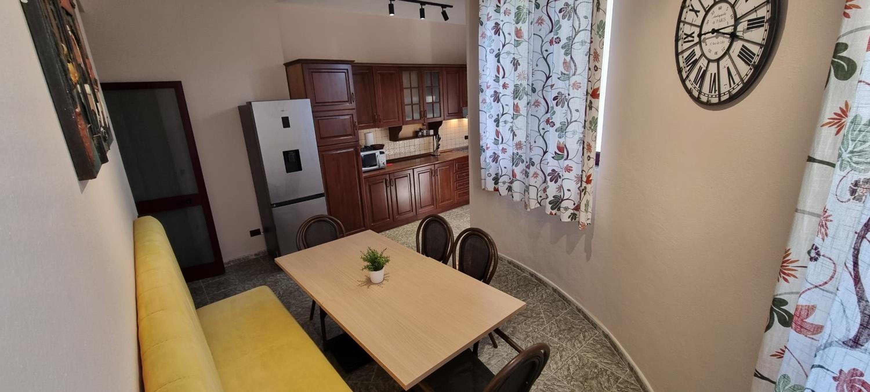 Matt House 2 bedroom 2 bathroom beachside