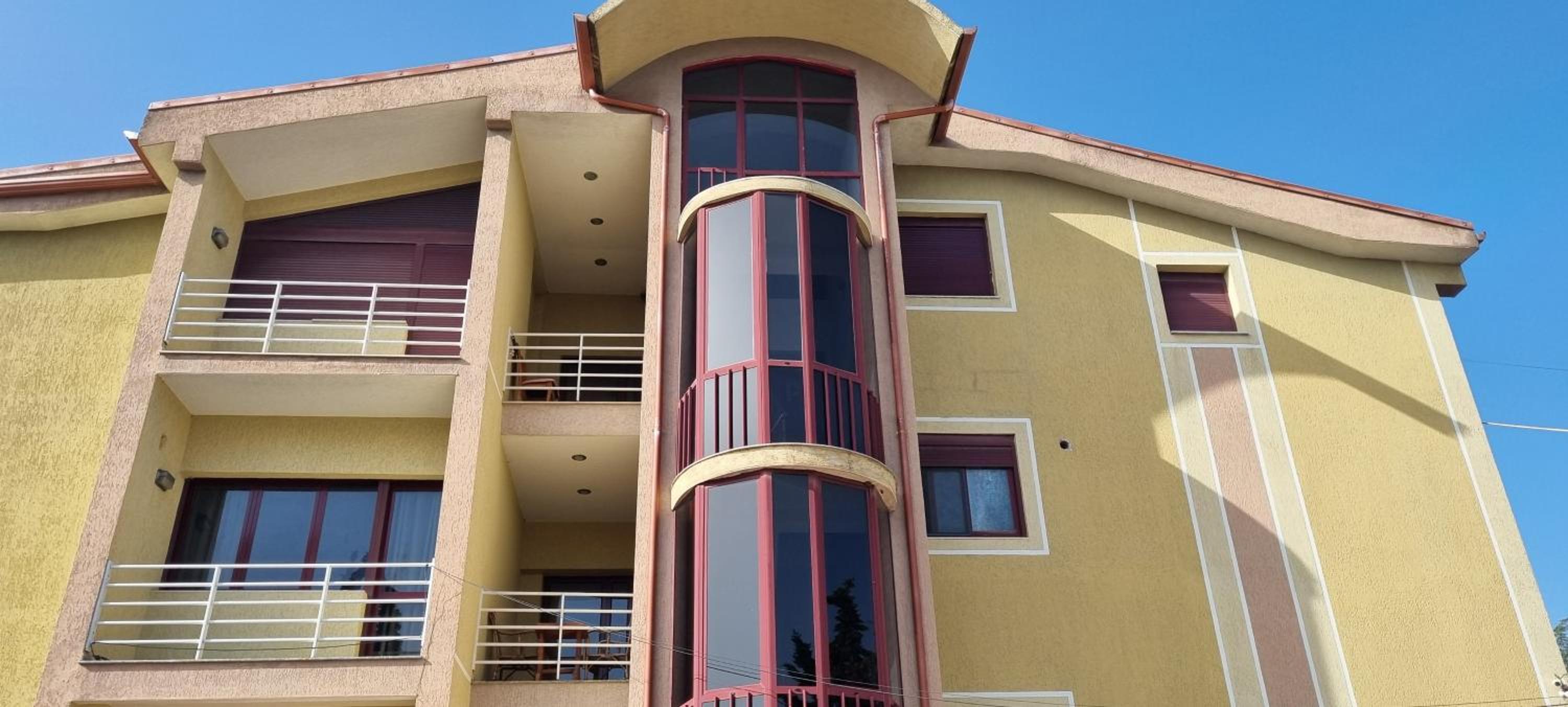 Matt House 2 bedroom 2 bathroom beachside