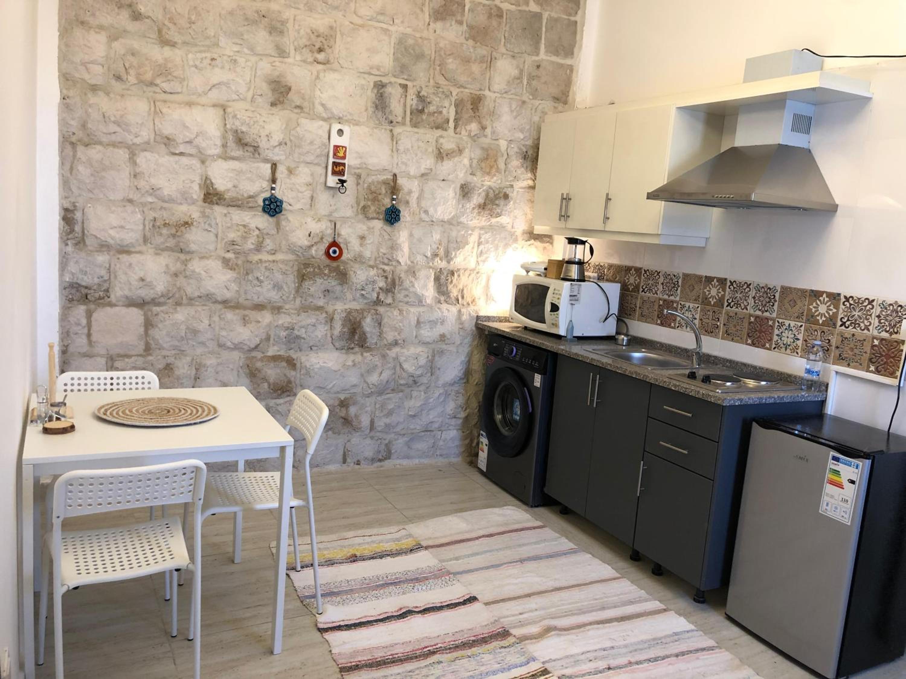Cozy Apt in amman with a view view 3