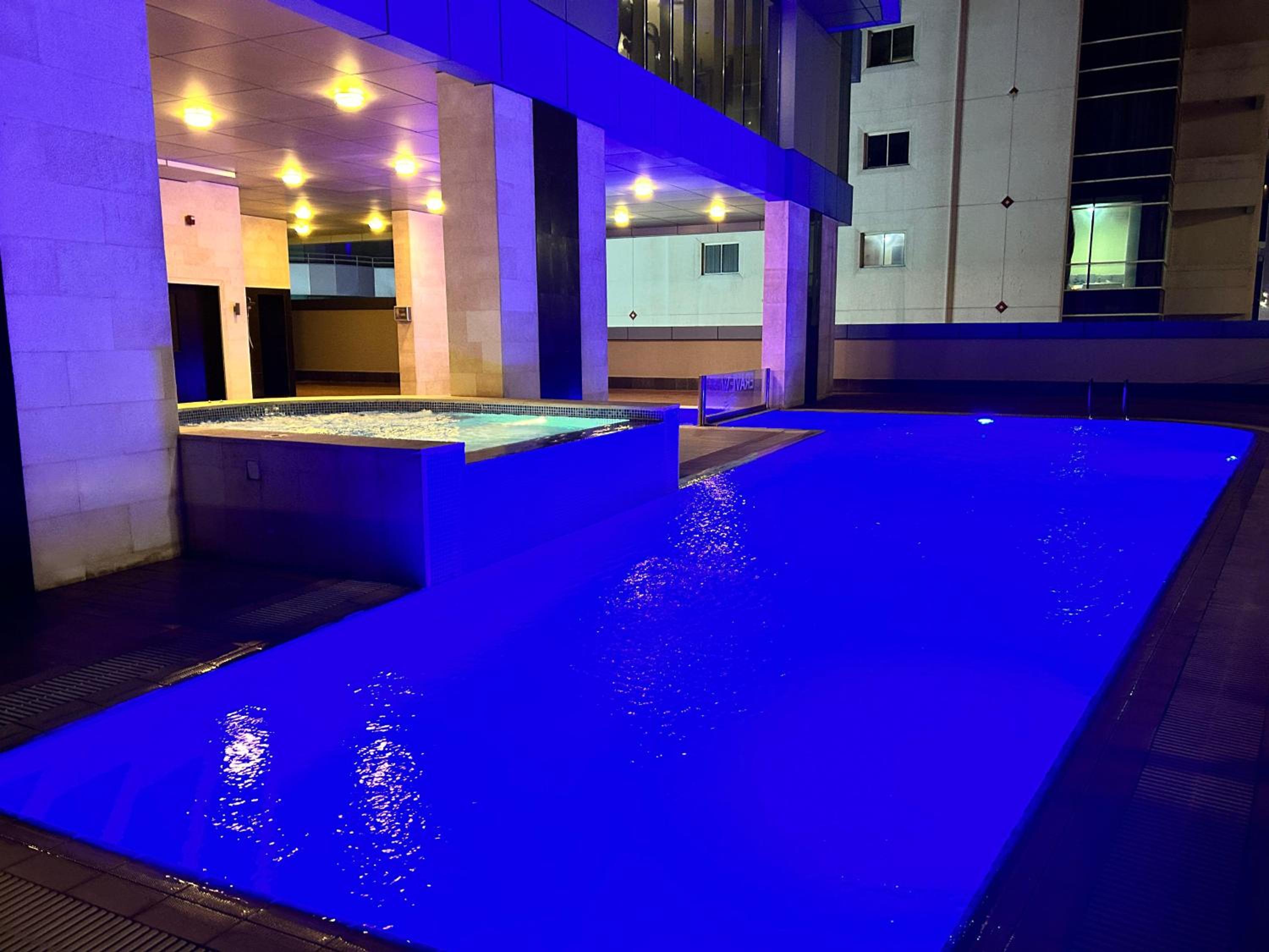 Luxury Romantic Sea View Apartment-ERAإقامة هادئة إطلالة بحرية موقع استثنائي- Manama