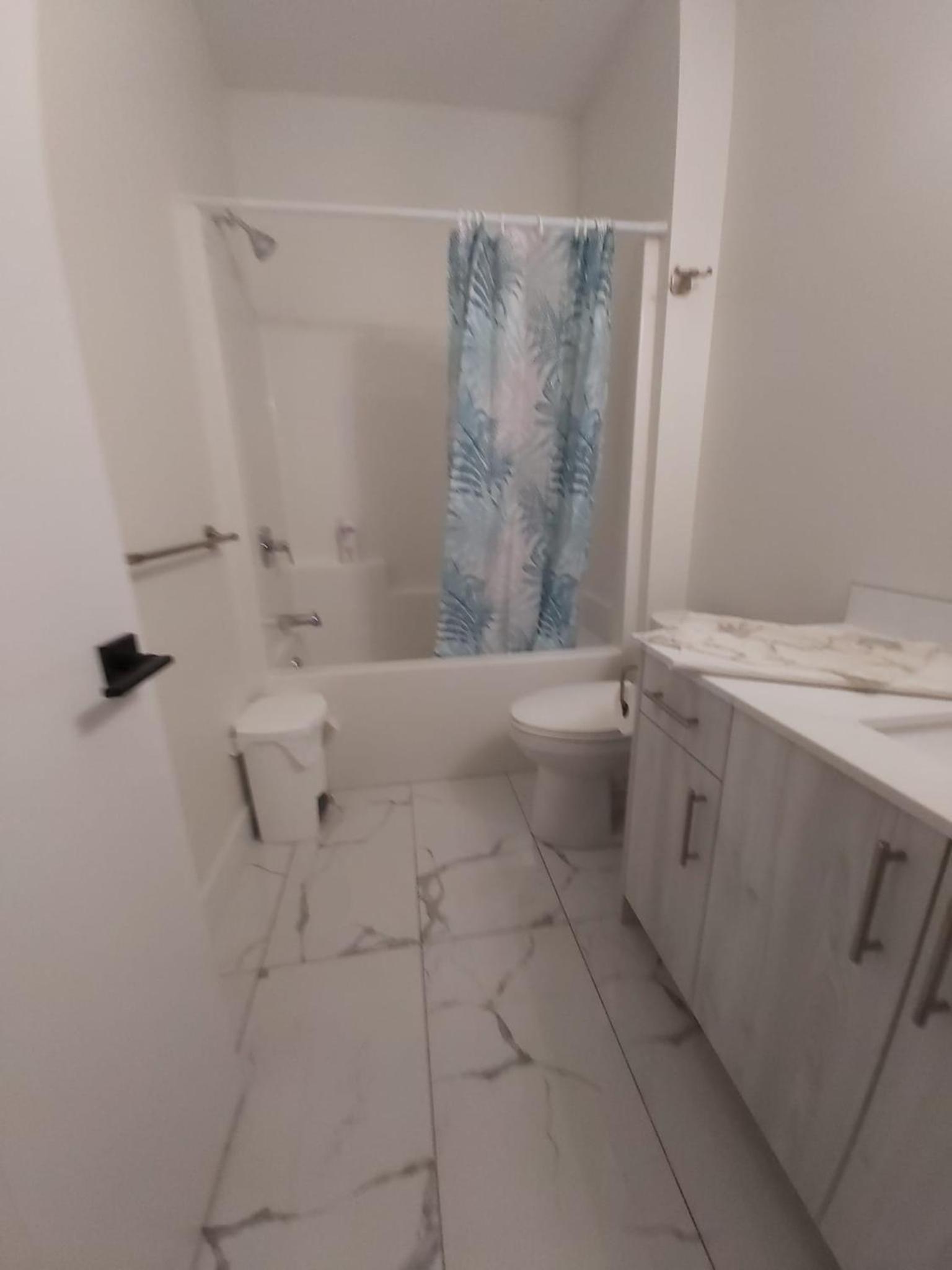 Brand-new three bedroom guest suite in the desirable neighbourhood