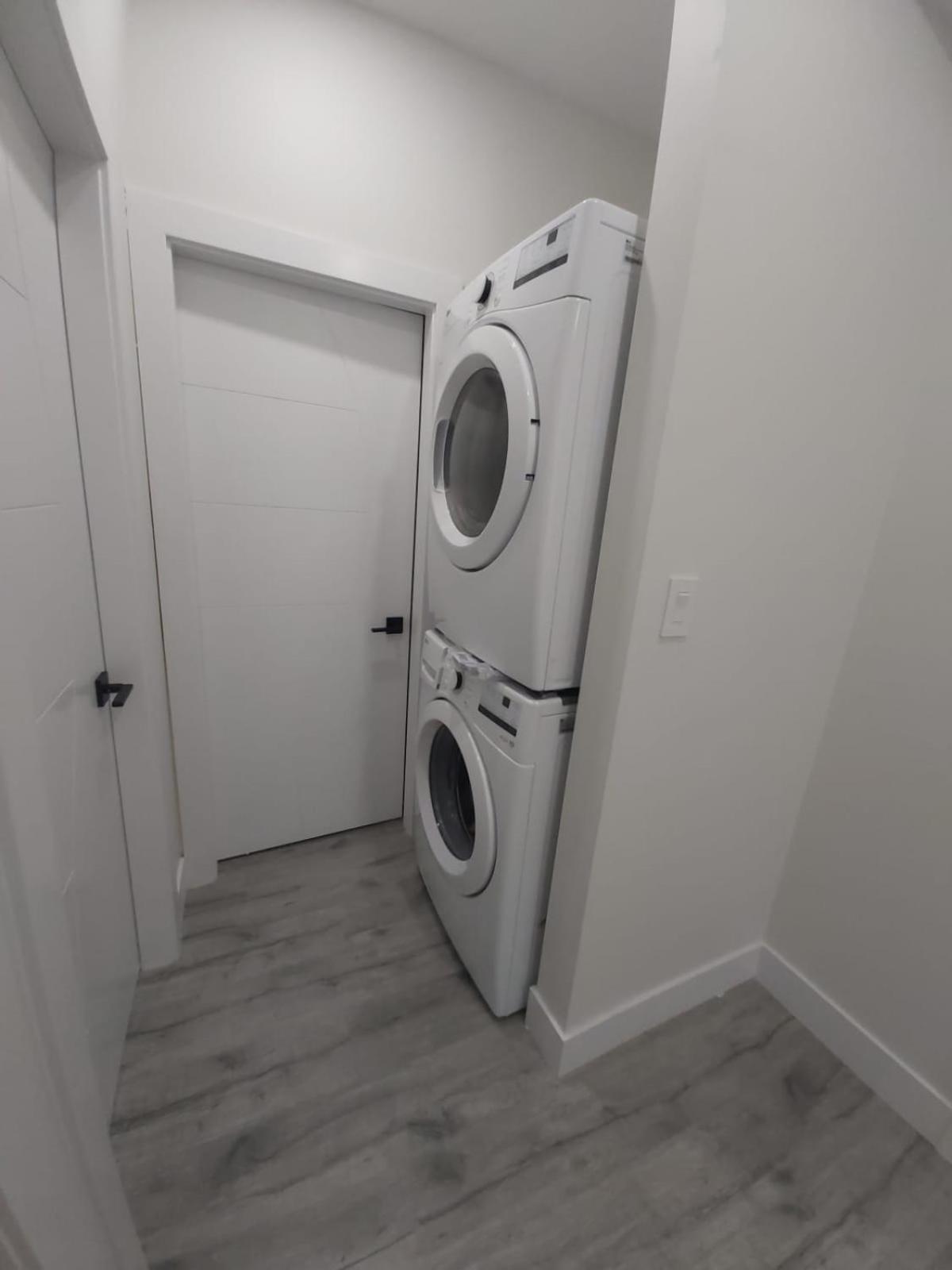 Brand-new three bedroom guest suite in the desirable neighbourhood